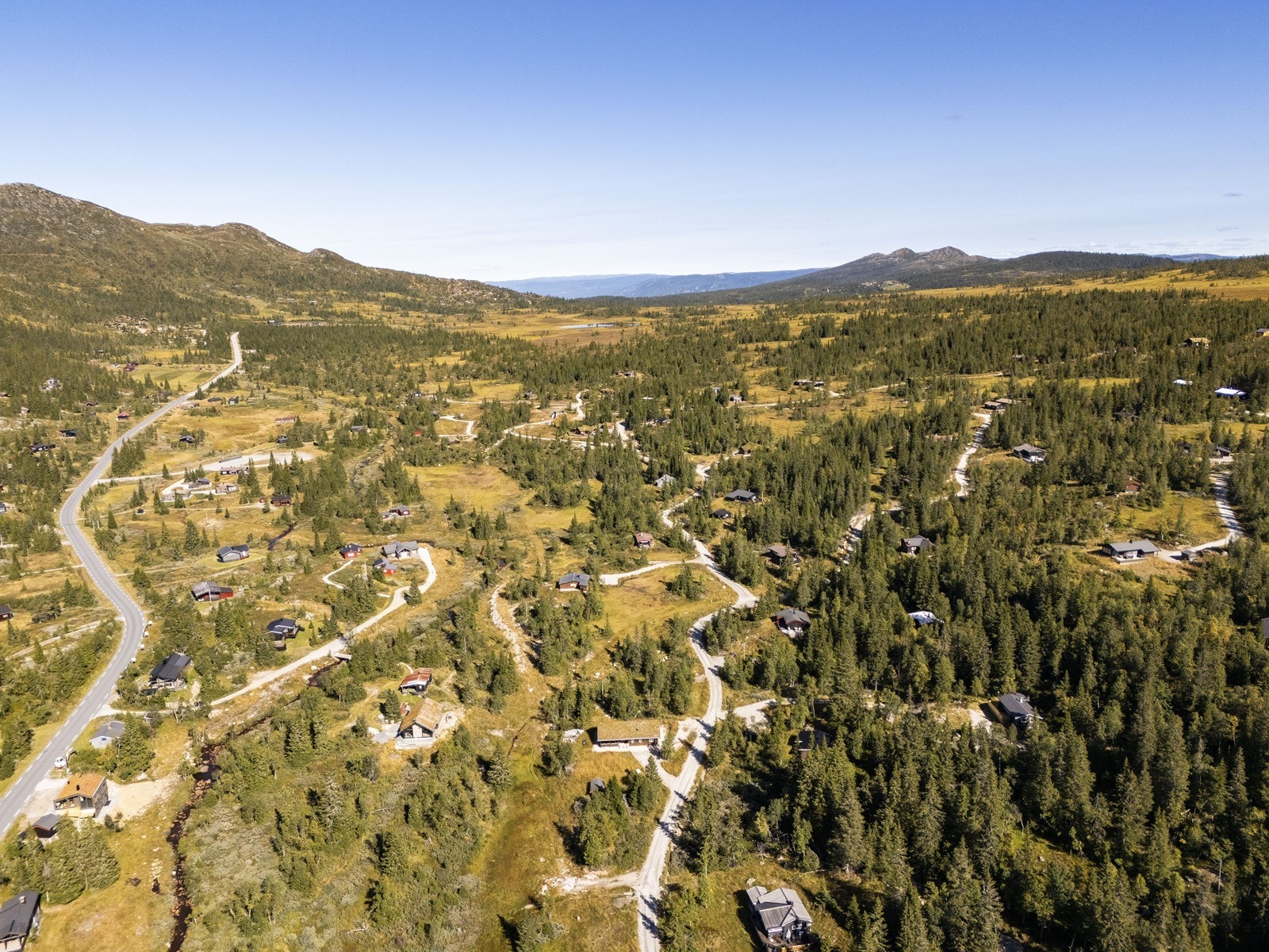 Eiendommen ligger flott til ca. 866 moh. og har gode solforhold og fin utsikt mot Haglebu natten og Begshammarn. Galleribilde