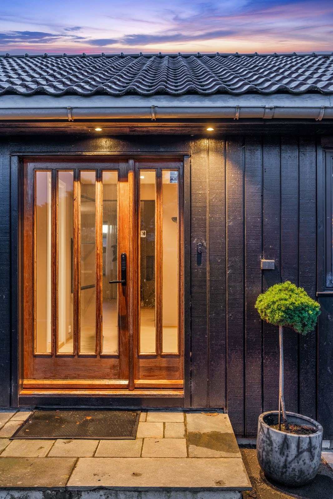 Inngang på baksiden til 2.etg. Galleribilde