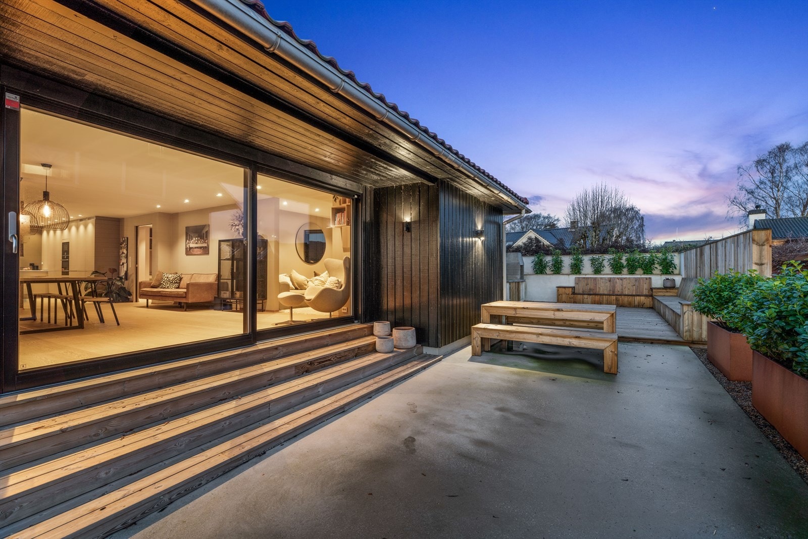 Uteplass med direkte utgang fra stue. Galleribilde