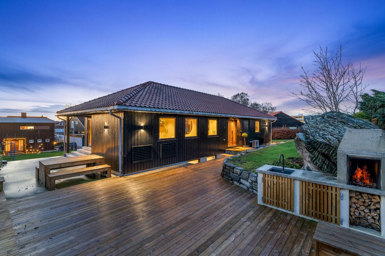 Utekjøkken. Varmt og kaldt vann. Lagt opp strøm. Galleribilde