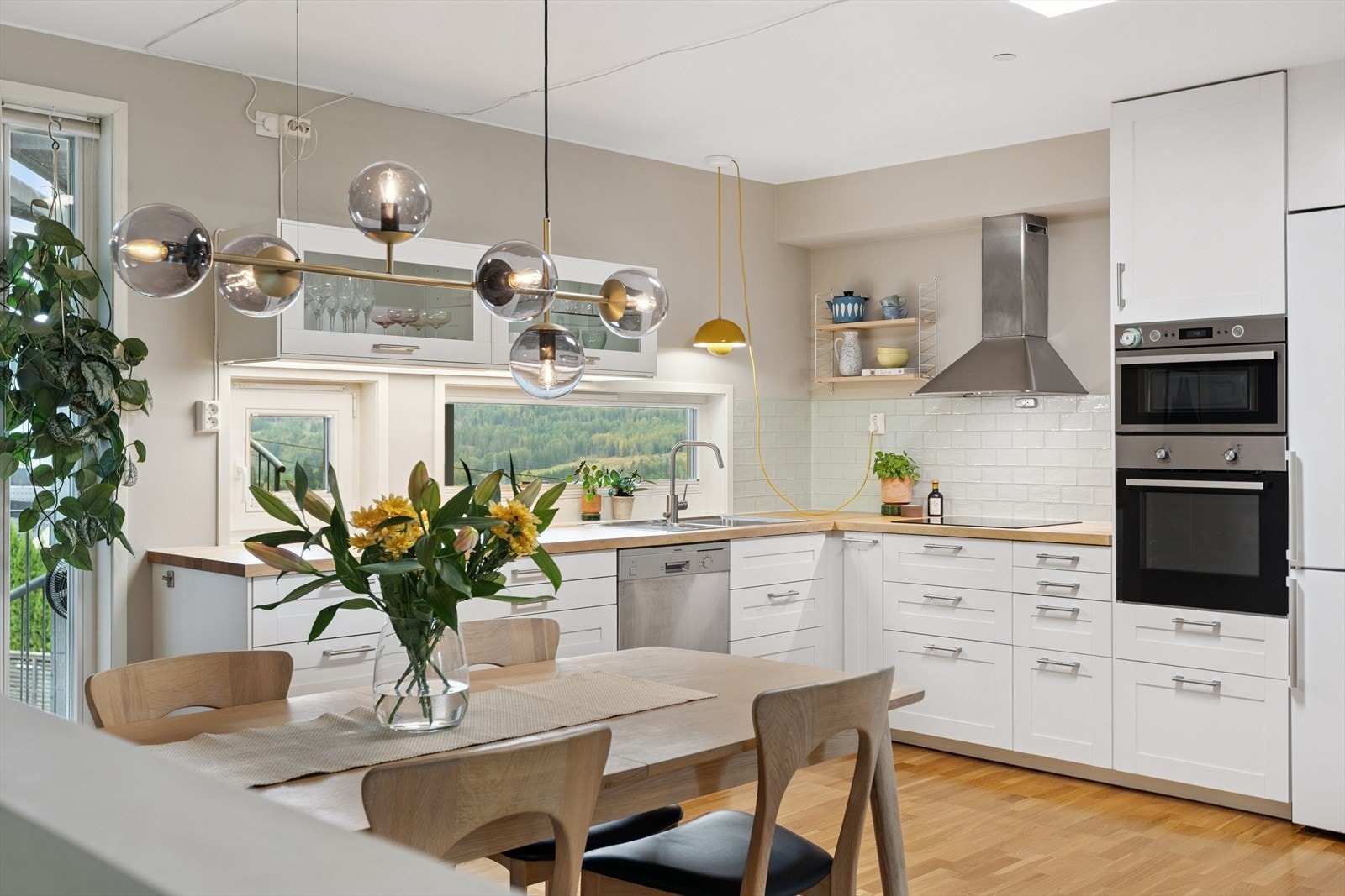 Kjøkkenet ble pusset opp i 2018 og er levert fra IKEA. Galleribilde