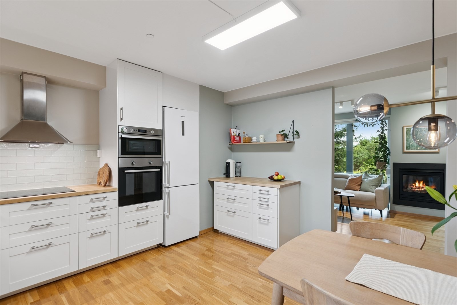 Profilerte, lyse fronter og pene fargevalg. Kjøkkenet er klassisk og har en stil som de fleste vil like. Galleribilde