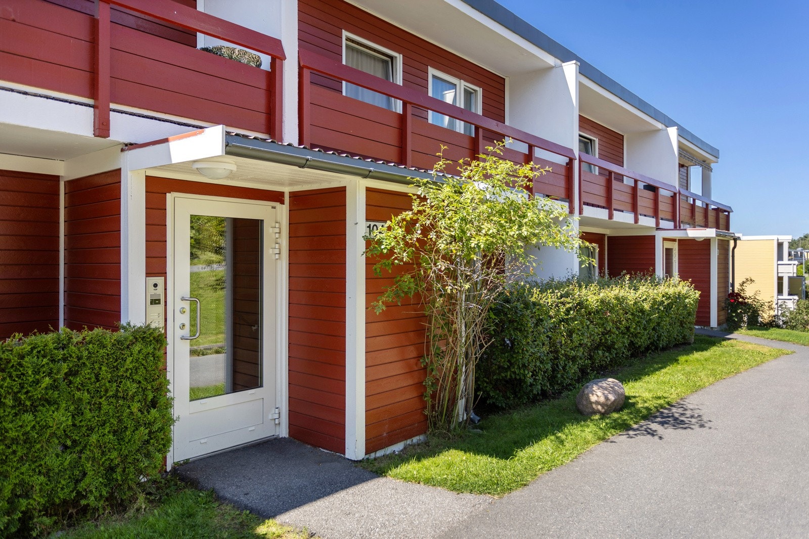 Tilbaketrukket og bilfritt boligområde med ingen gjennomgangstrafikk. Galleribilde