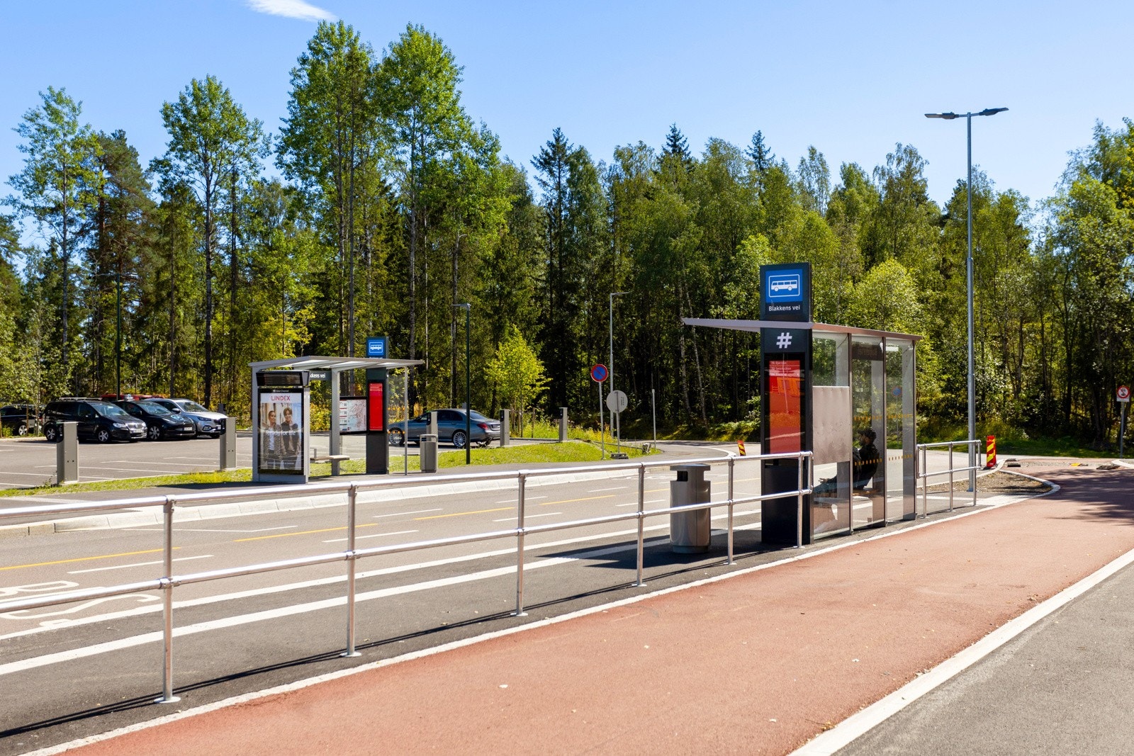 Området har svært gode kollektivmuligheter med både T-bane og flere busslinjer som knytter deg til sentrum og resten av byen. Galleribilde