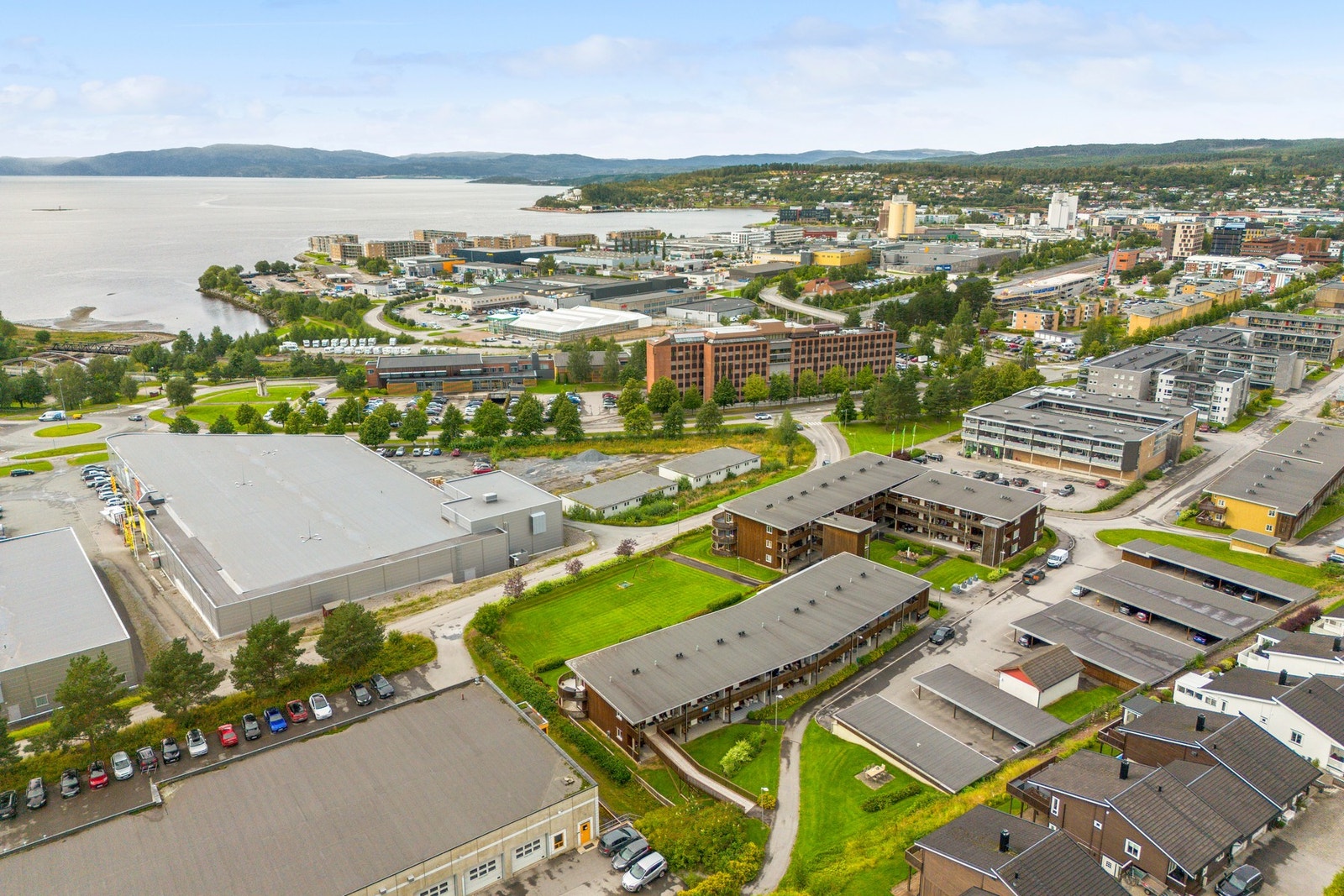 Kort rusletur til Kiwi, jula, Rusta og OBS bygg, samt gangavstand til kjøpesenter og bysentrum Galleribilde