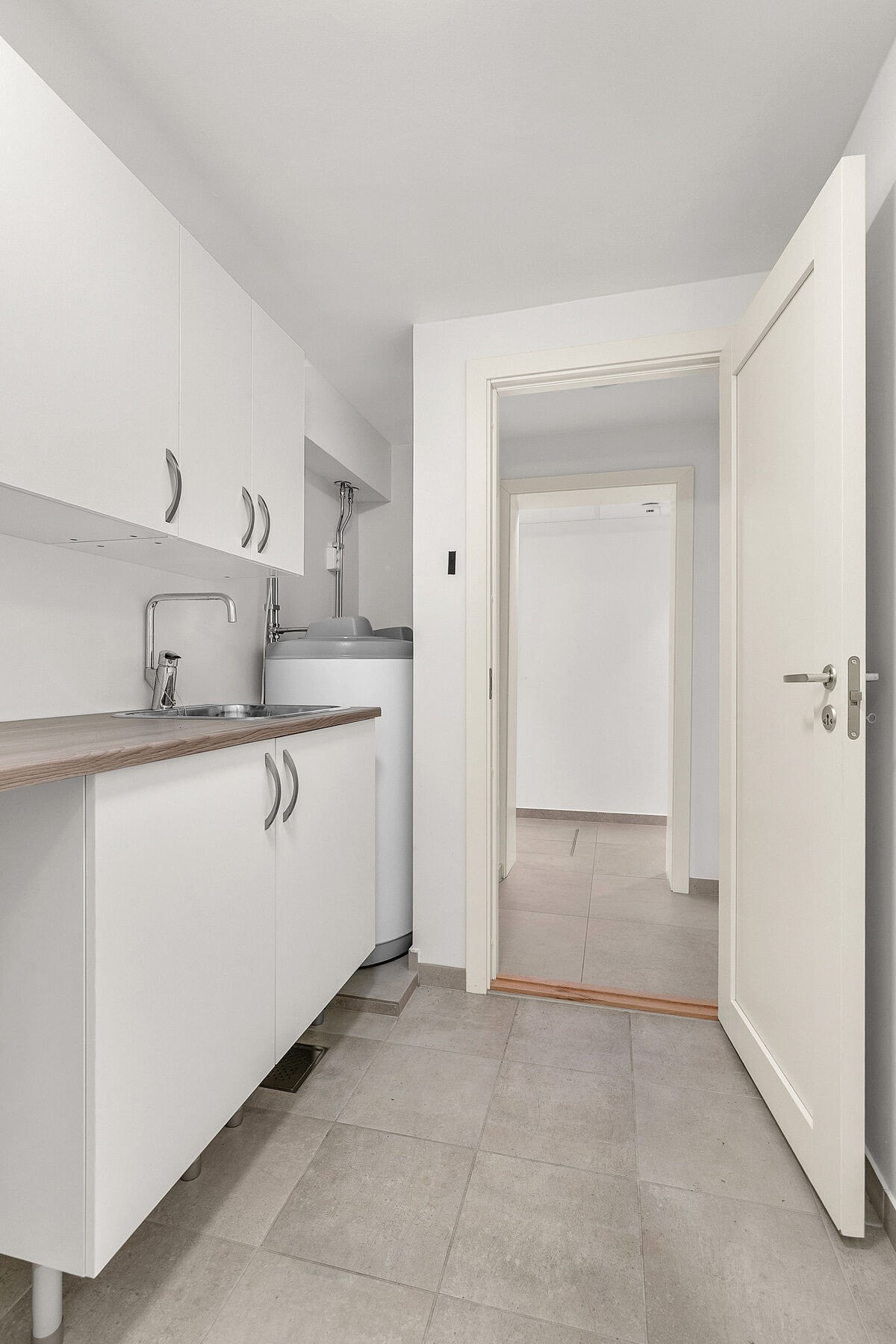 Underetasje - Vaskerom Galleribilde