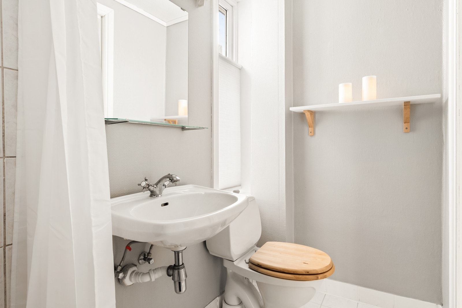 Badet måles til 2,5 kvm. og har varmekabler i gulv. Galleribilde