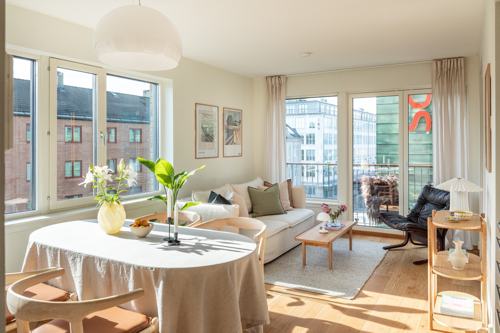 Velkommen til en moderne og sentral 2-roms selveier med utmerket beliggenhet på attraktive Solsiden. Galleribilde