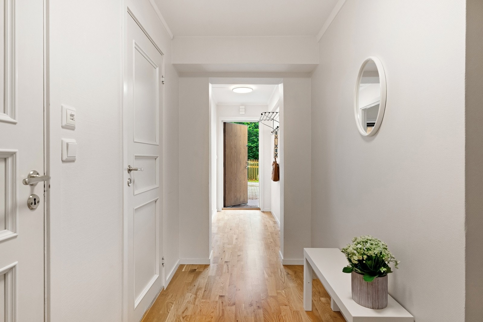 Hybelen består av entré, kjøkken, bad og tre soverom. (Hybelen er ikke bruksendret). Galleribilde