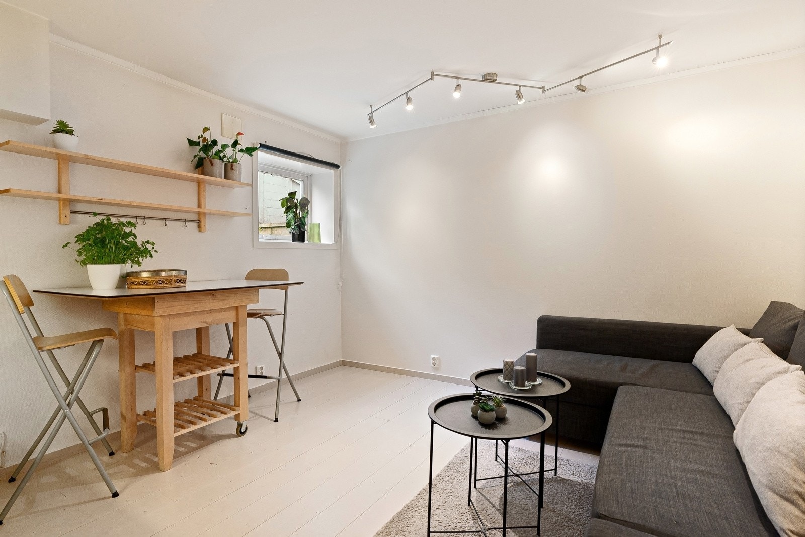 Hybel - Stue med plass for møblering. Galleribilde