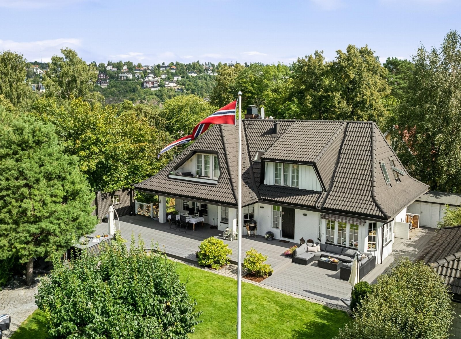 Heimlibakken 22 er en flott enebolig over tre plan. Galleribilde