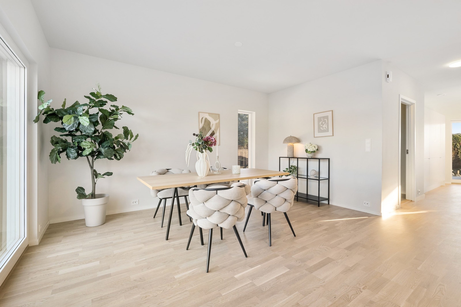 God plass til stort spisebord Galleribilde