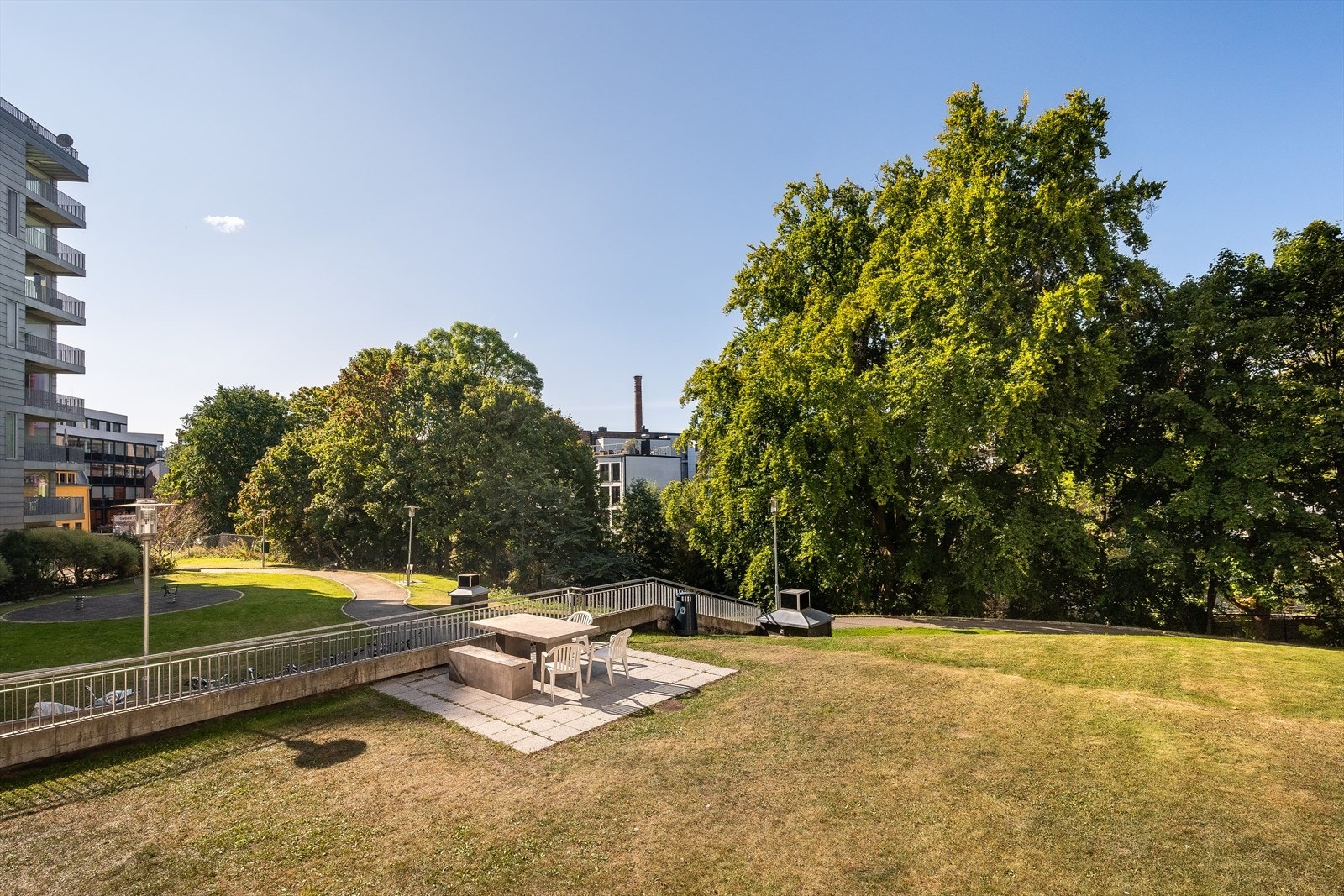 Hyggelig bakgård. Tillatt med dyrehold Galleribilde