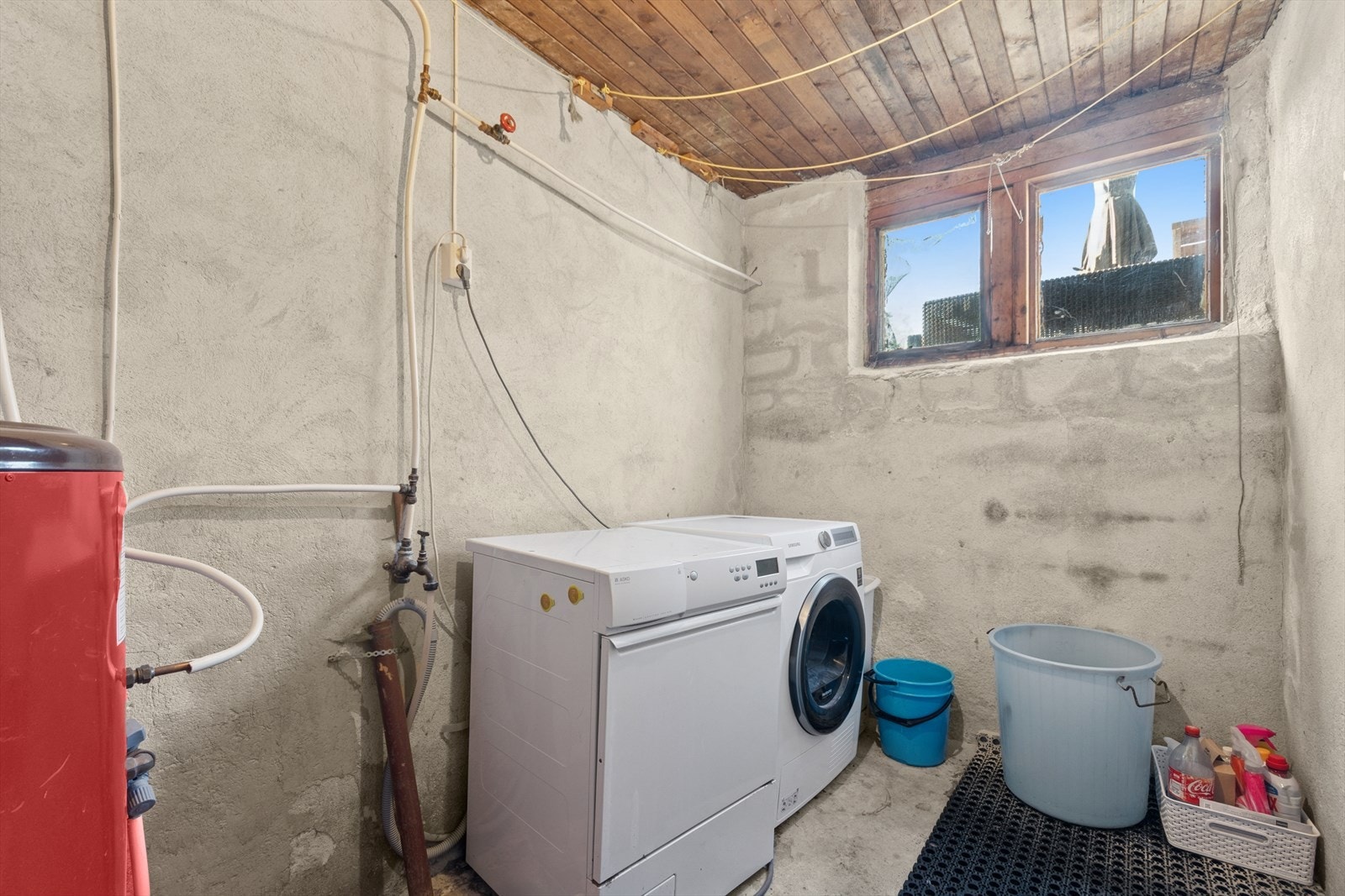 Vaskerom med opplegg for vaskemaskin. Galleribilde