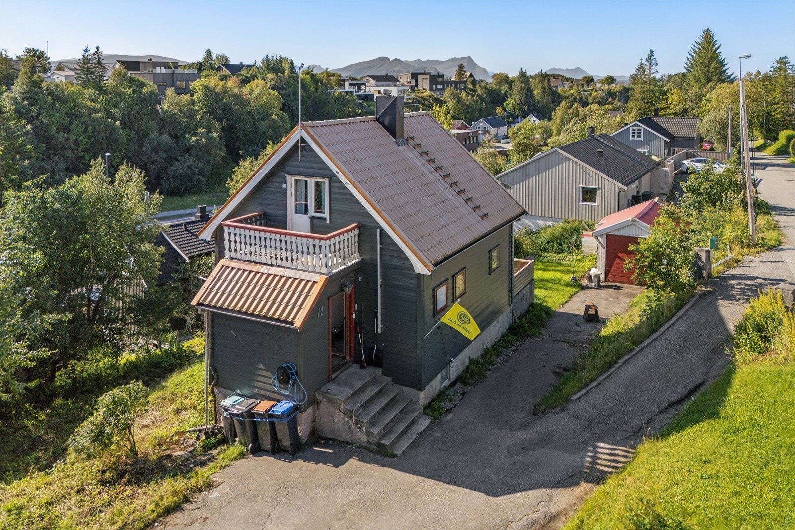 DnB Eiendom ønsker deg velkommen til Grønnåsen og eiendommen Øvre Bjørkåsen 12! Galleribilde