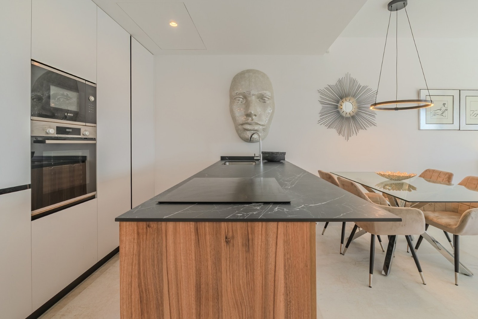 Kjøkken med integrerte hvitevarer Galleribilde