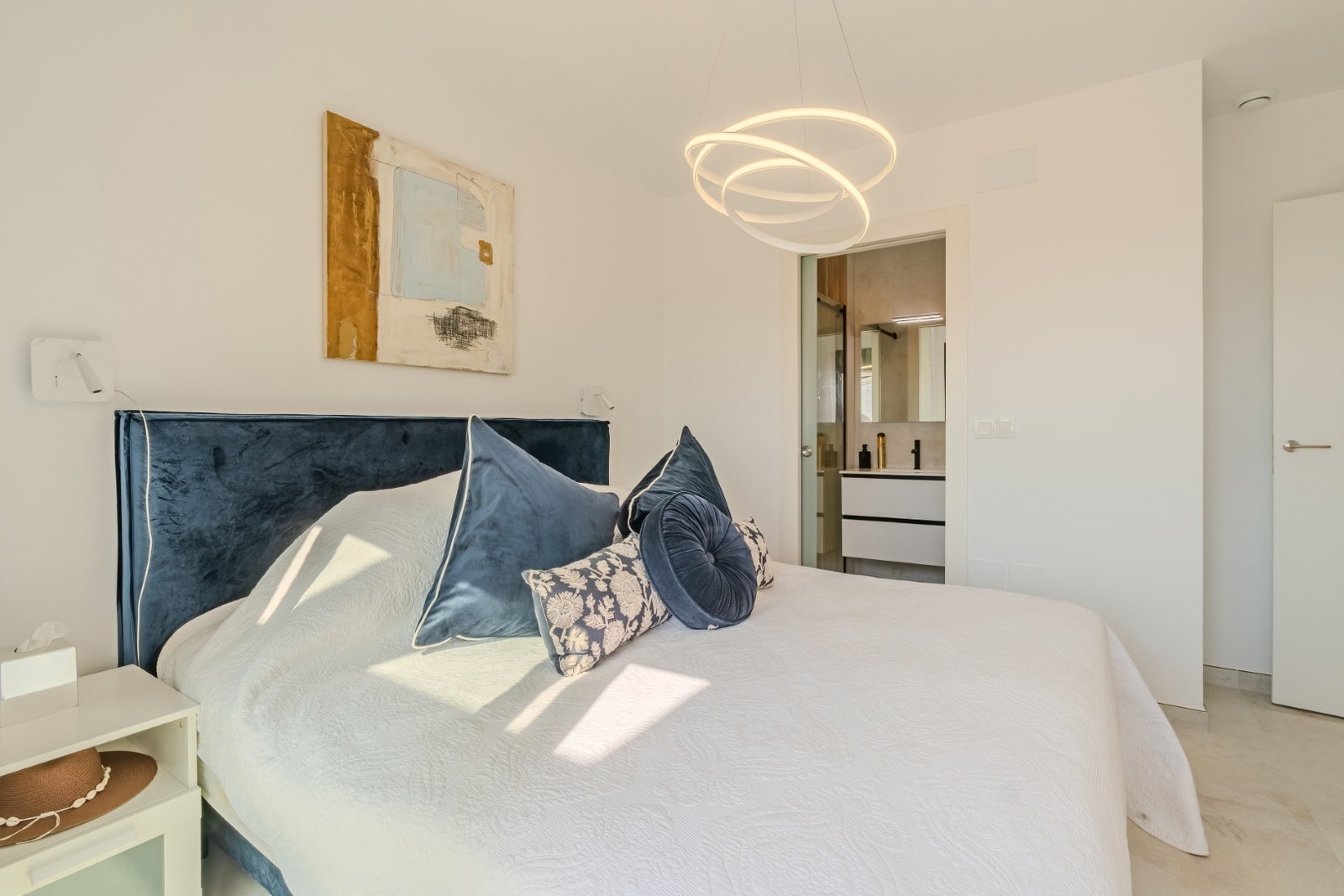 Soverom med eget bad Galleribilde