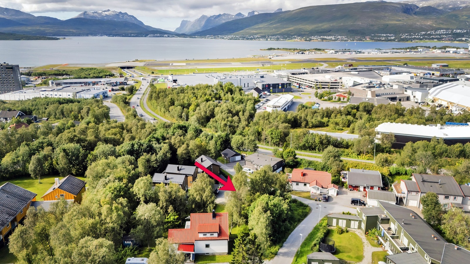 Nært til Jekta handelspark med svært variert servicetilbud samt til Tromsø lufthavn Langnes Galleribilde