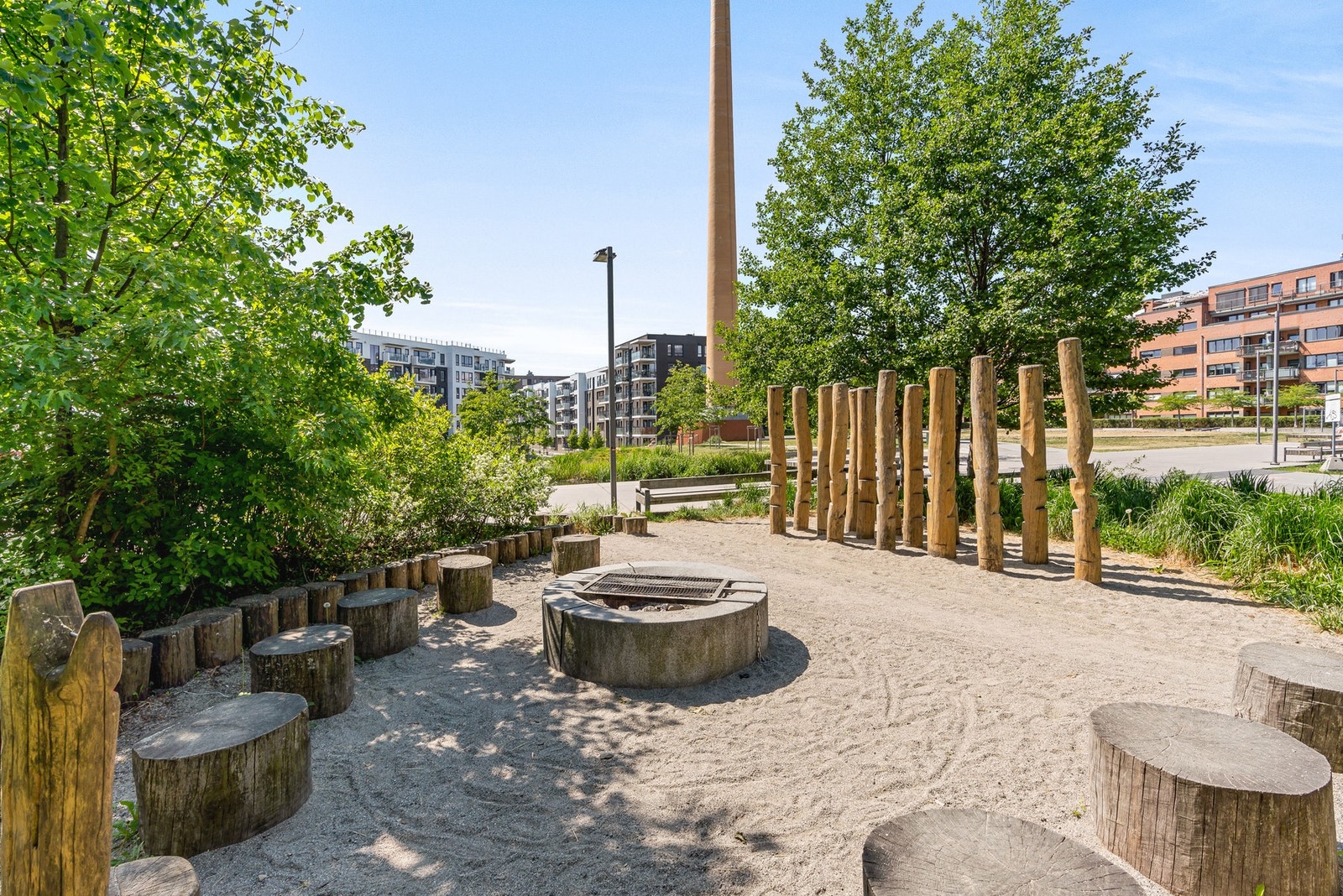 Tiedemannsparken ligger 2 minutters gange fra boligen. Galleribilde