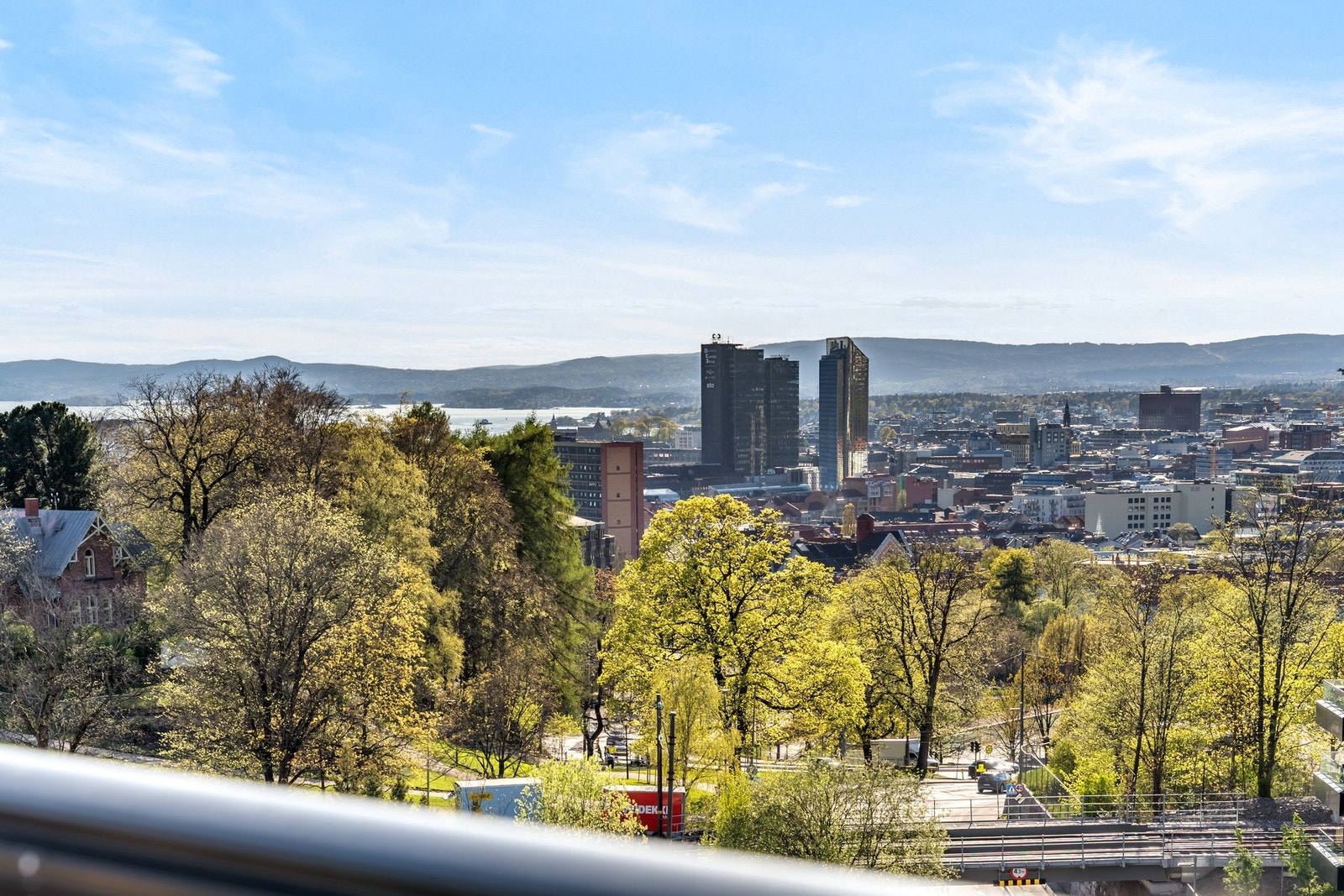 To av borettslagets blokker har takterrasser som alle beboerne har tilgang til. Galleribilde