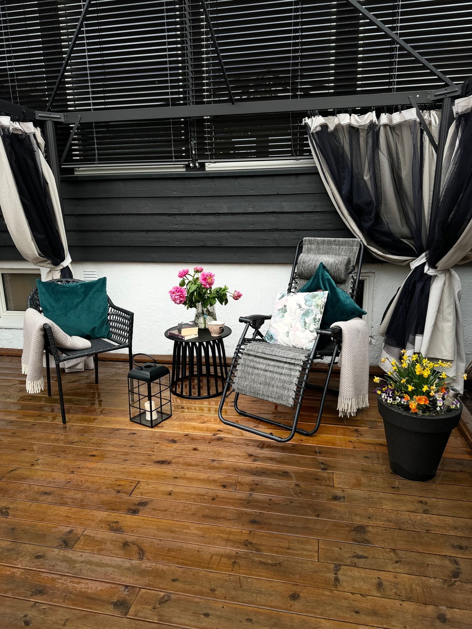 TERRASSE PÅ FREMSIDE Galleribilde