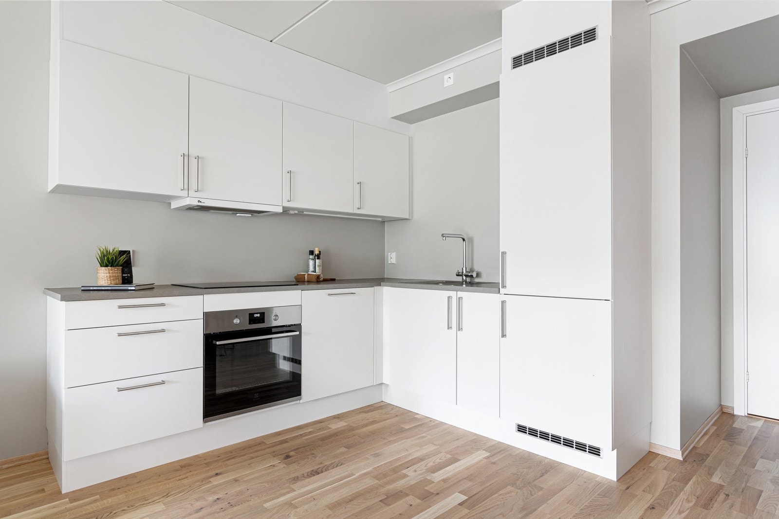 Lekkert kjøkken med kjøkkeninnredning fra HTH. Galleribilde