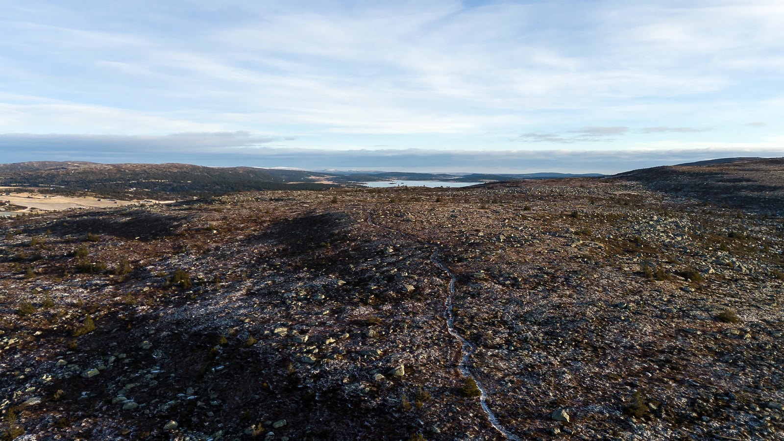 Fra området har man fine turstier som tar deg til blant annet Neveltoppen, Reinsfjellet, Kriksfjellet - for å nevne noe. Galleribilde