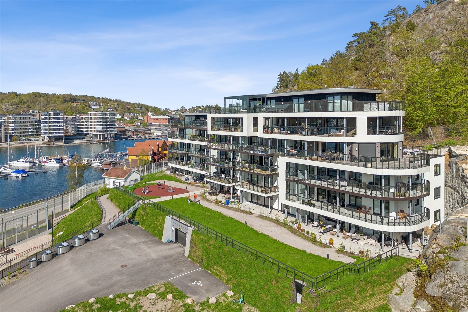 Selveier leilighet som re-selges, i sjøkanten på Vesterøya. Galleribilde