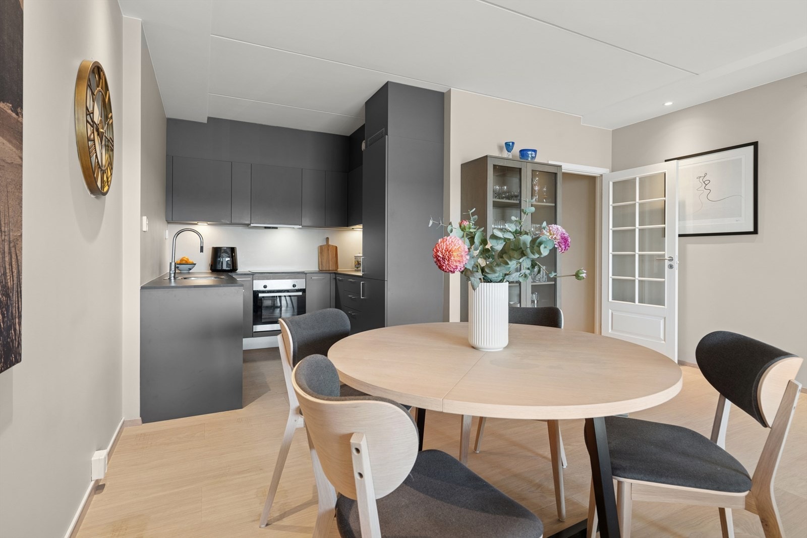 Inkluderende og sosial-løsning. Galleribilde