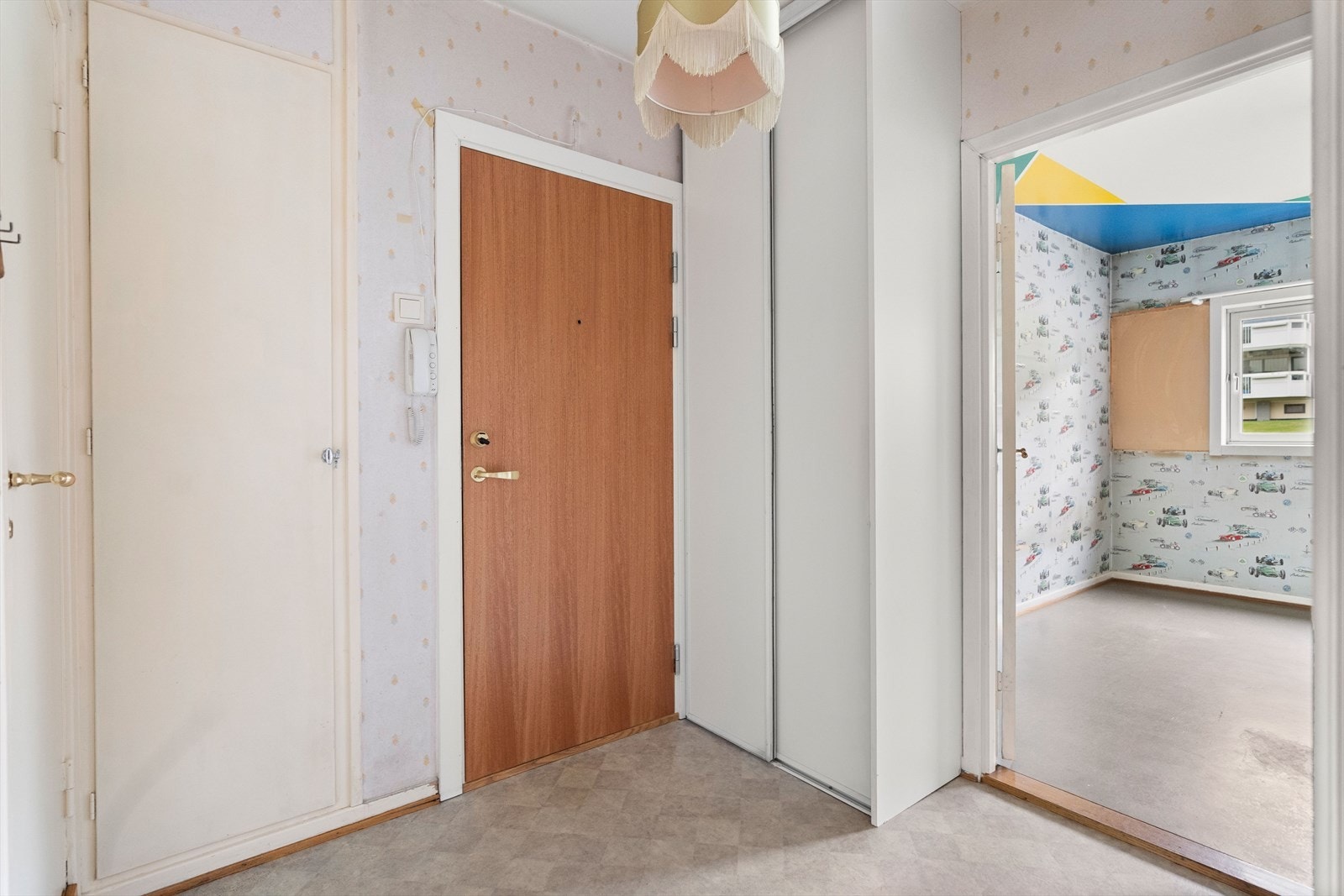 Det disponeres to kjellerboder på henholdsvis 6 kvm og 2 kvm for ekstra oppbevaringsbehov. Galleribilde