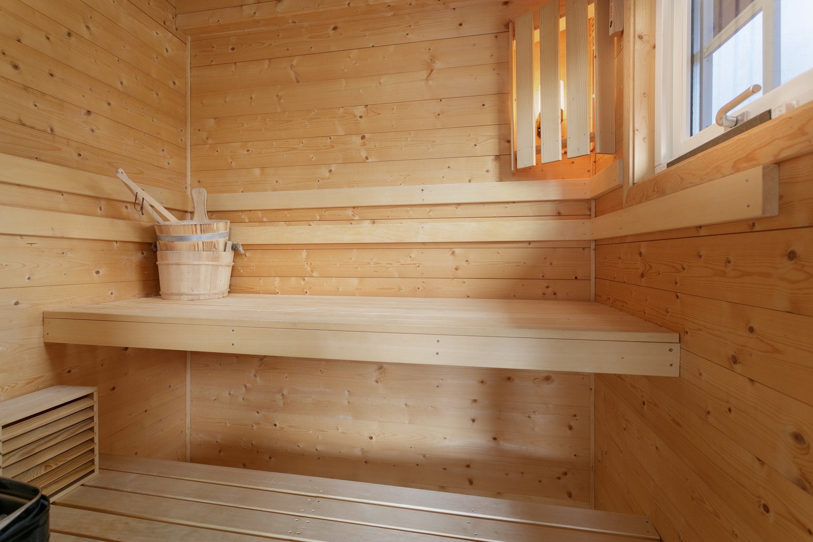 Ved inngangspartiet er det egen badstue som tilhører leiligheten. Galleribilde