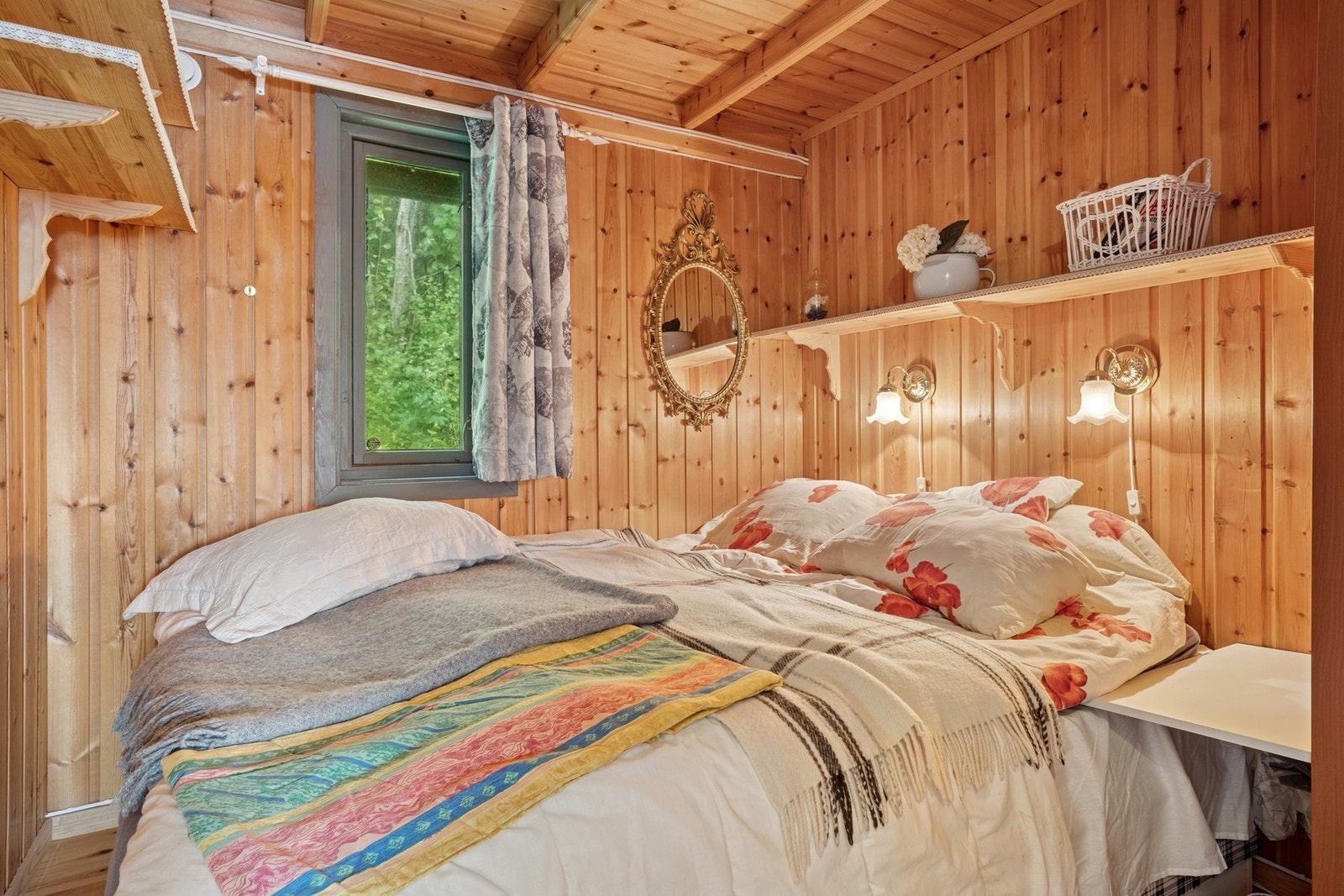 Hovedsoverom inne i hytta. Galleribilde