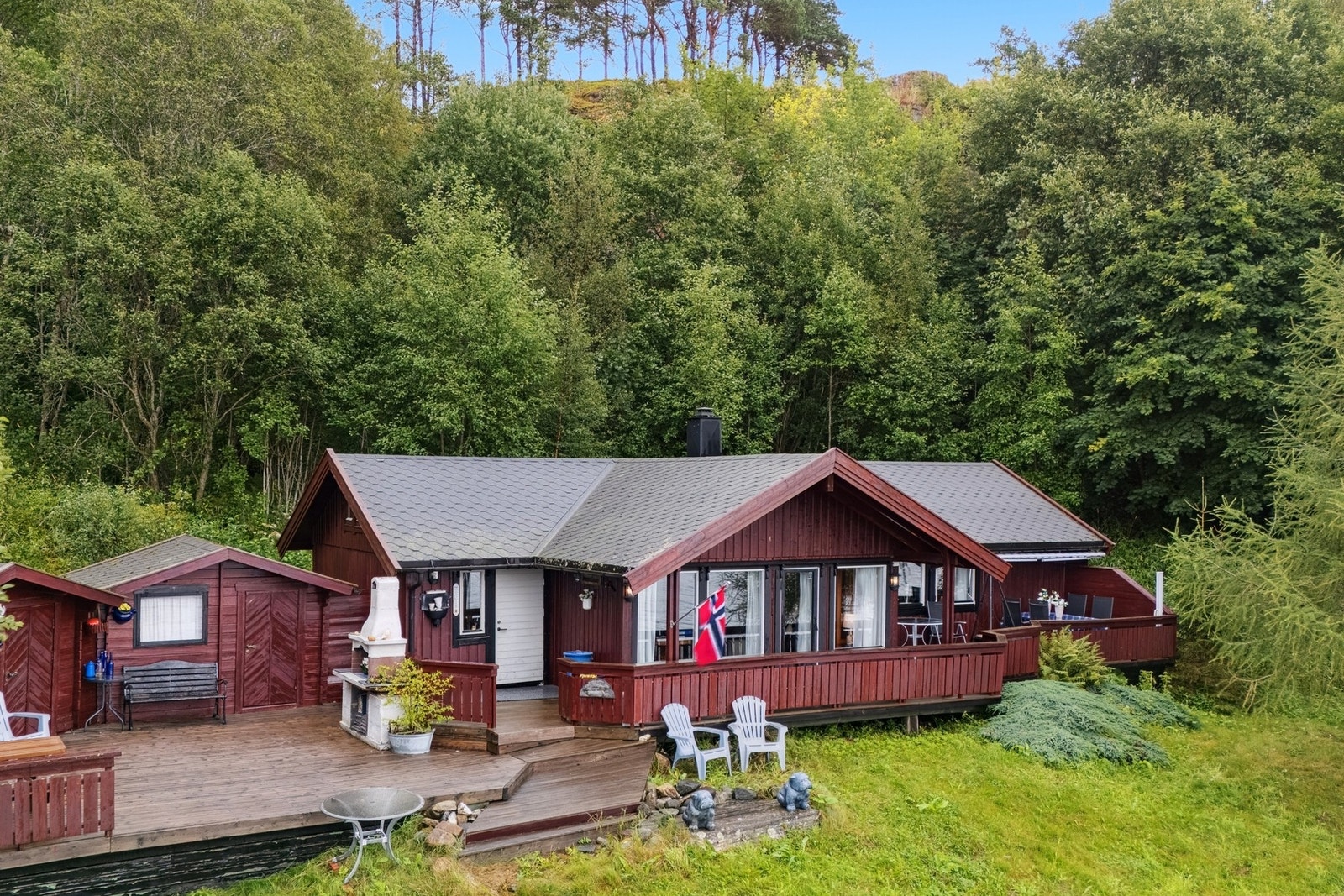 Hytta ble oppført i 1997 og fremstår i god stand. Galleribilde