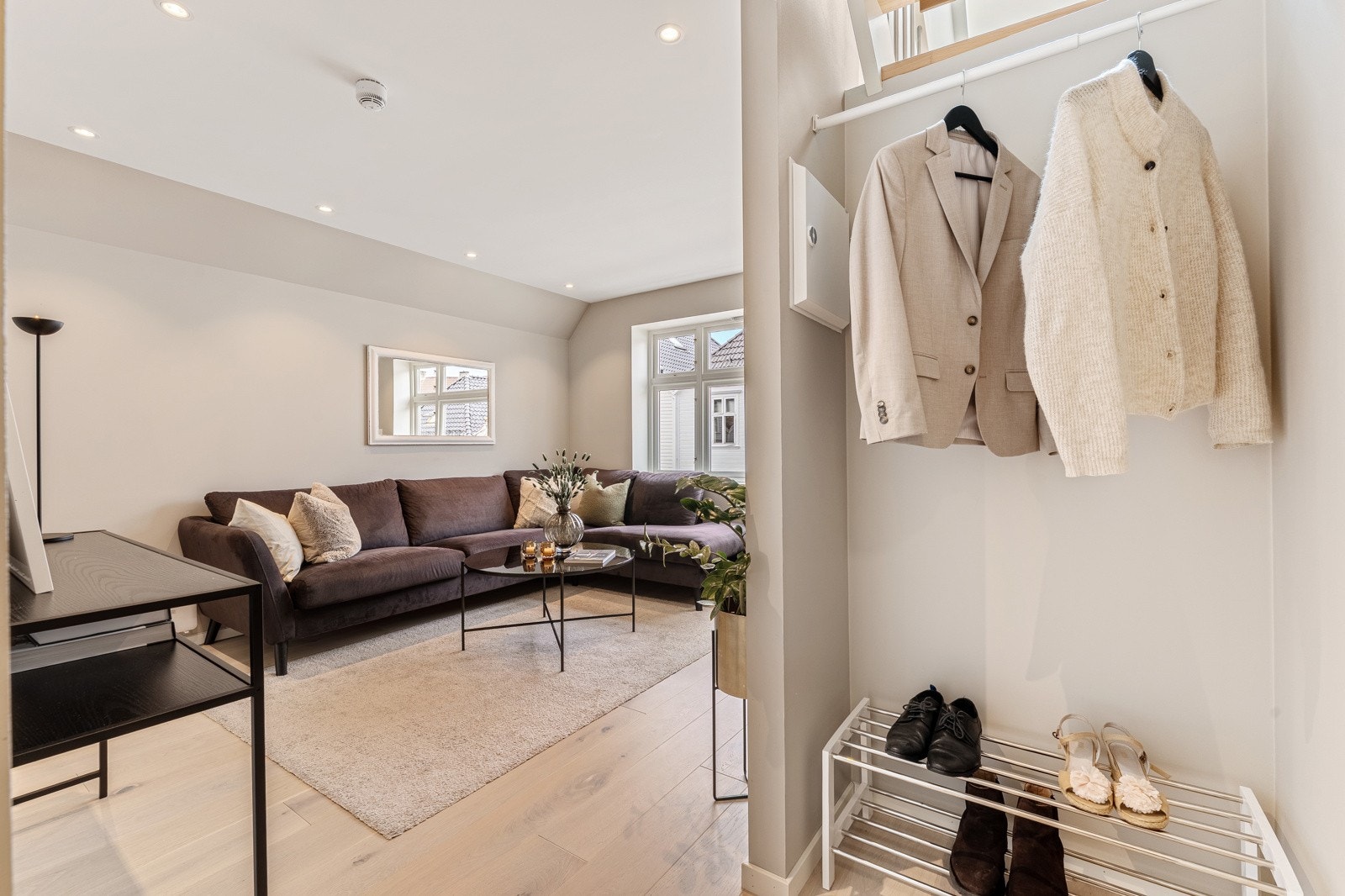 Det er god plass til oppbevaring ved entreen. Galleribilde