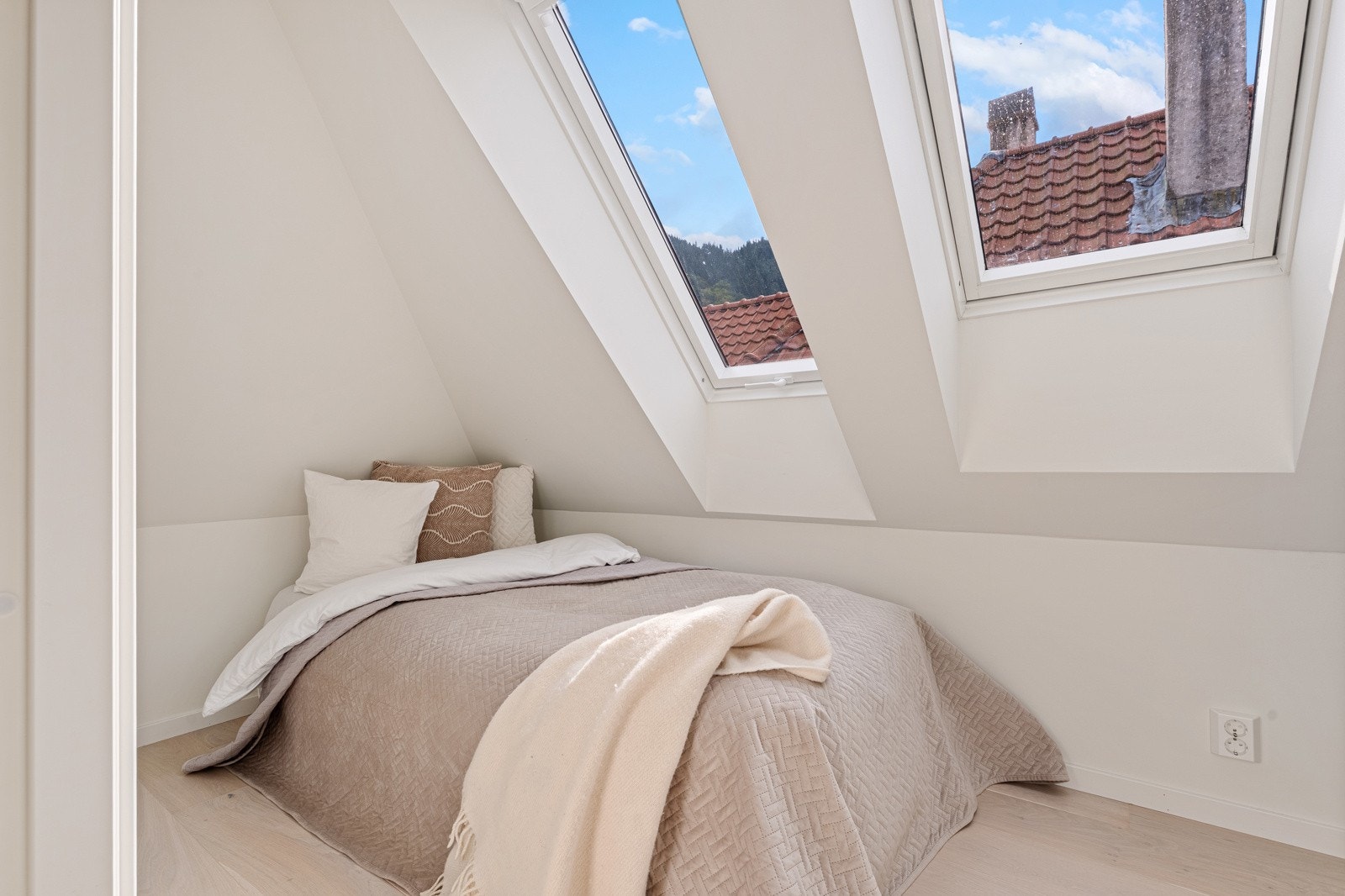 Også her er det store vinduer som gir mye naturlig lysinnslipp. Galleribilde