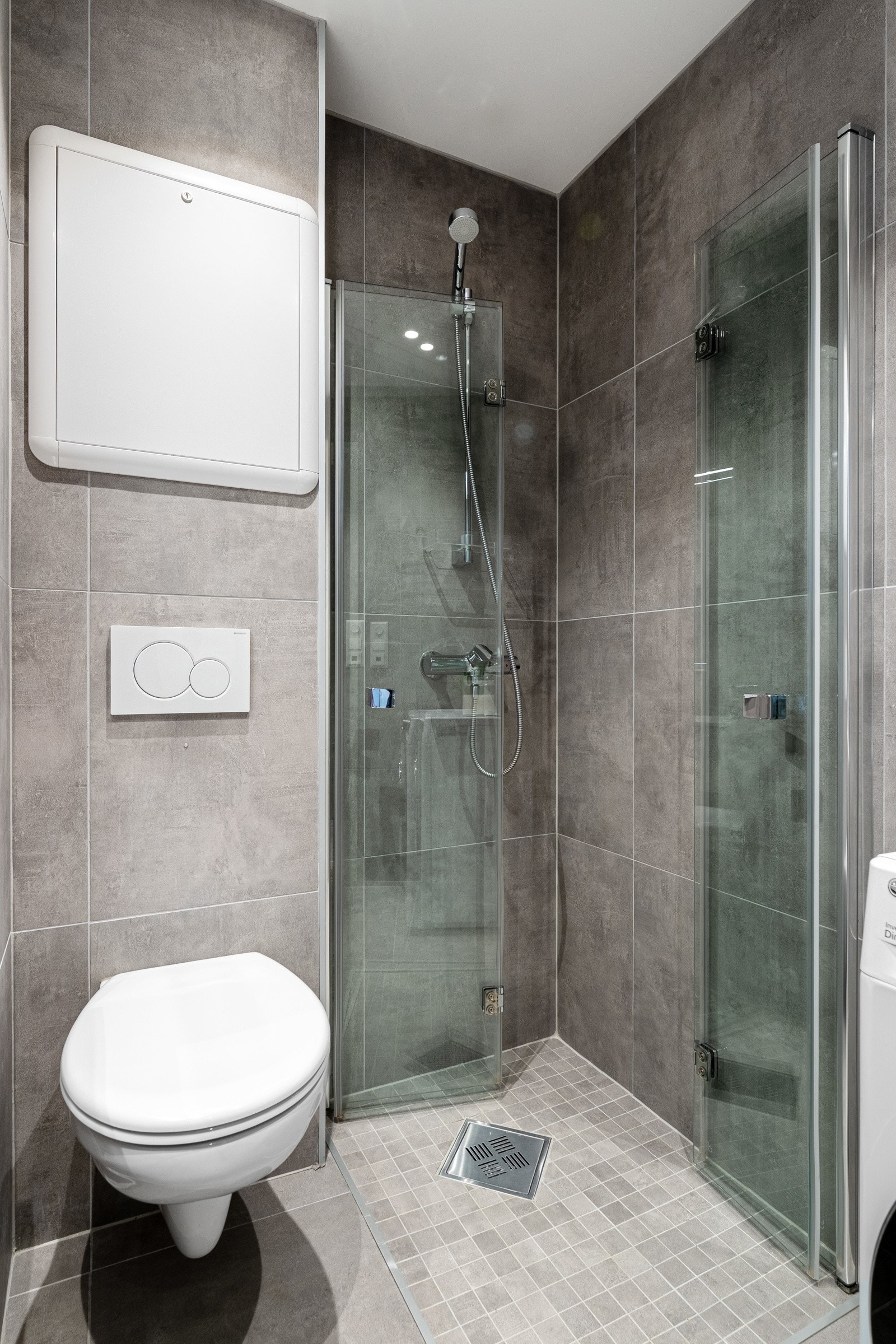 I boligen er det et praktisk og helfliset bad. Galleribilde