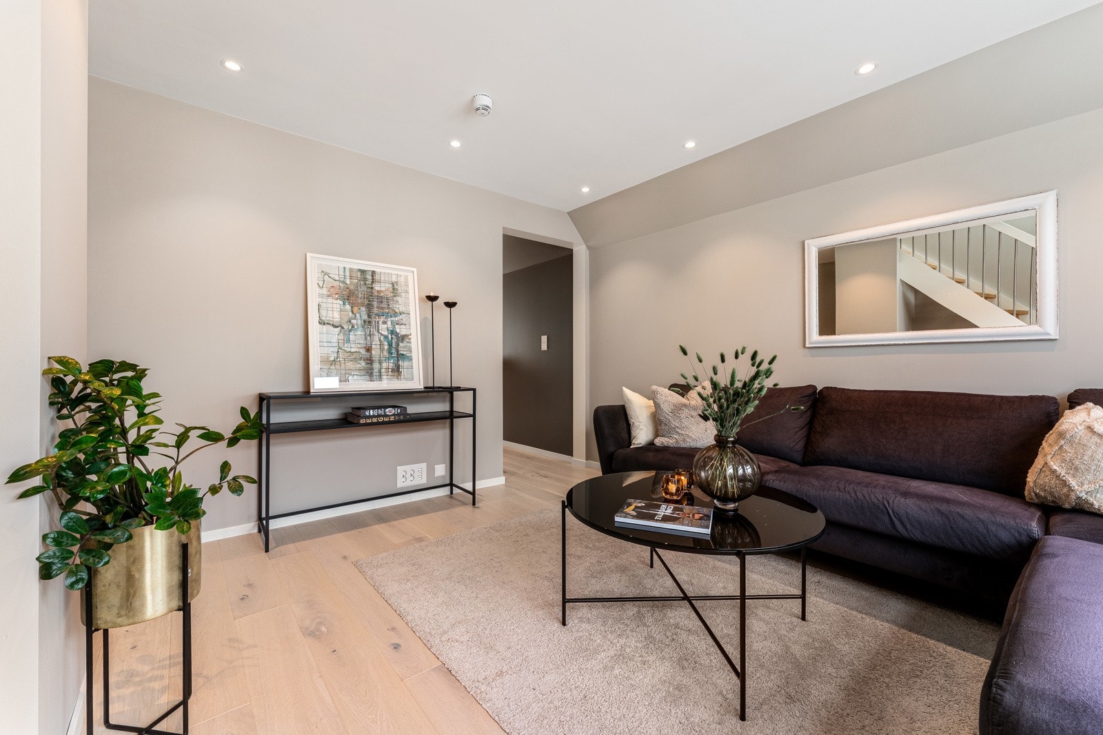 Gulvet er belagt med lekkert 1-stavs parkett. Galleribilde