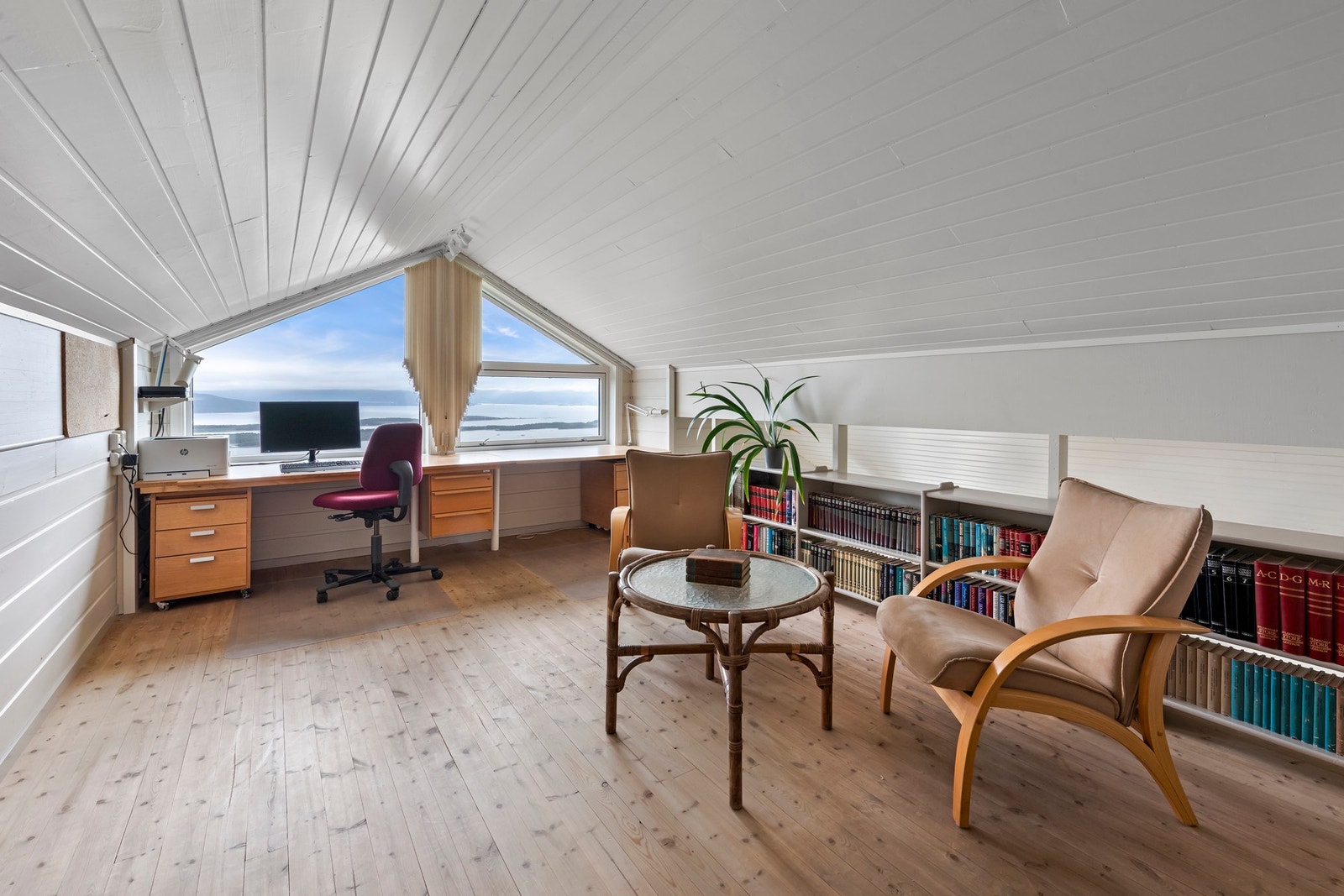 Loftstue med flott utsikt Galleribilde