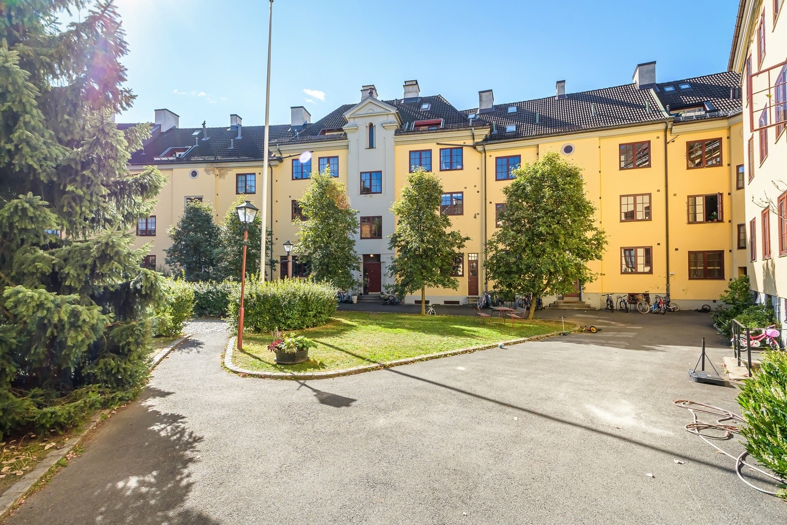 Dette er et veldrevet og hyggelig borettslag med 77 leiligheter. Galleribilde