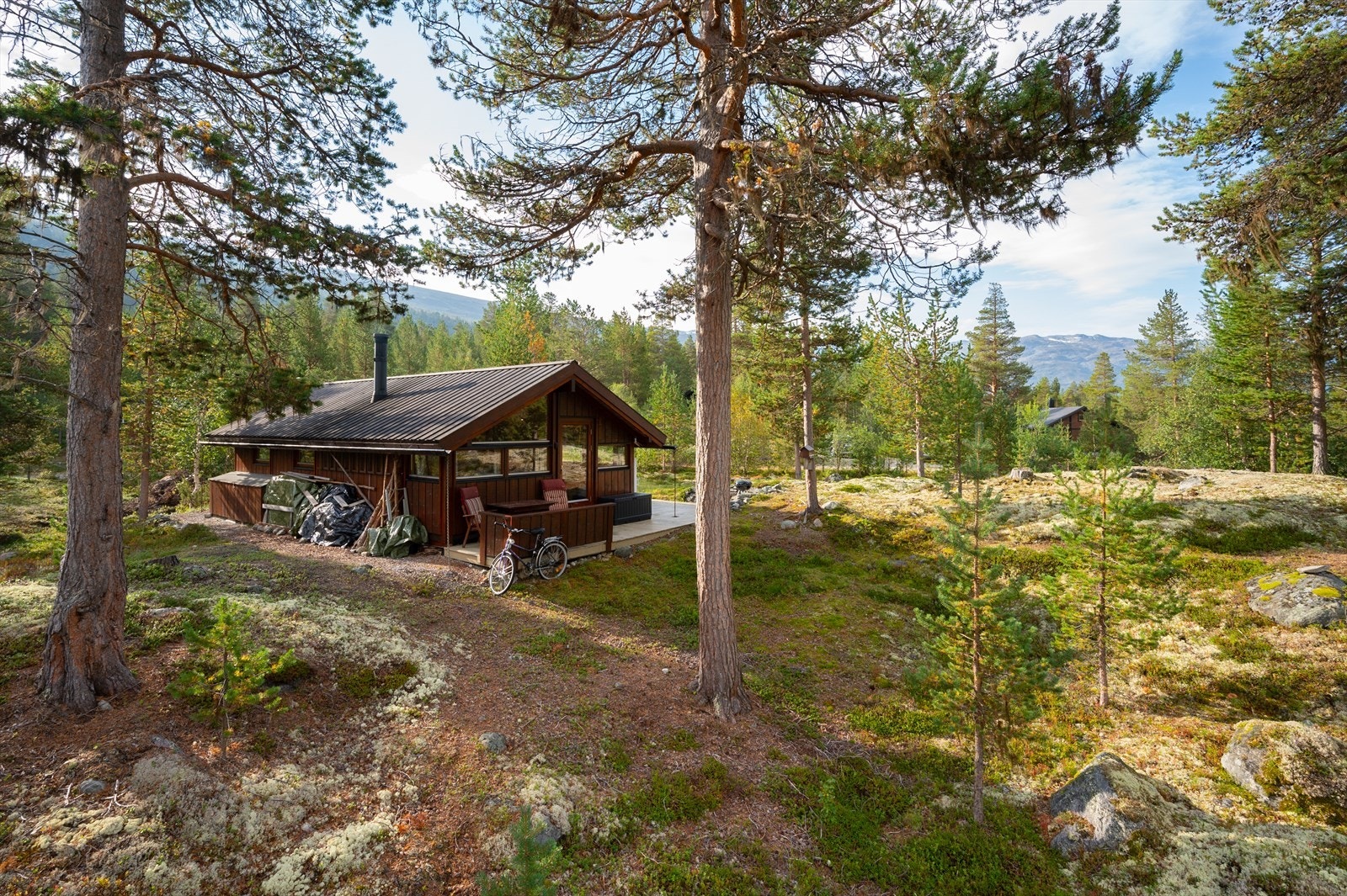 Fritidseiendom beliggende like ved Liavatnet i Skjåk kommune. Galleribilde