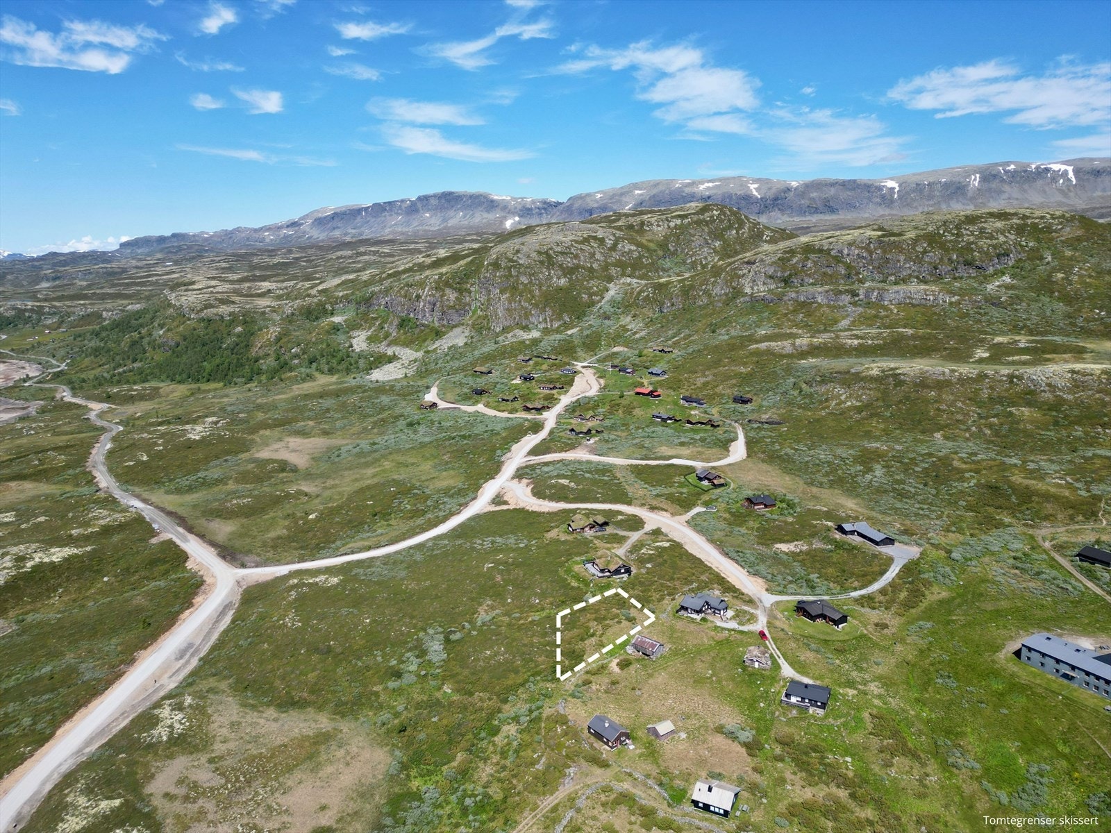 Nydelig tomt med panoramautsikt over majestetiske fjell og naturskjønne omgivelser. Perfekt for drømmehytta i fredelige omgivelser. Reineskarvet bak. Galleribilde