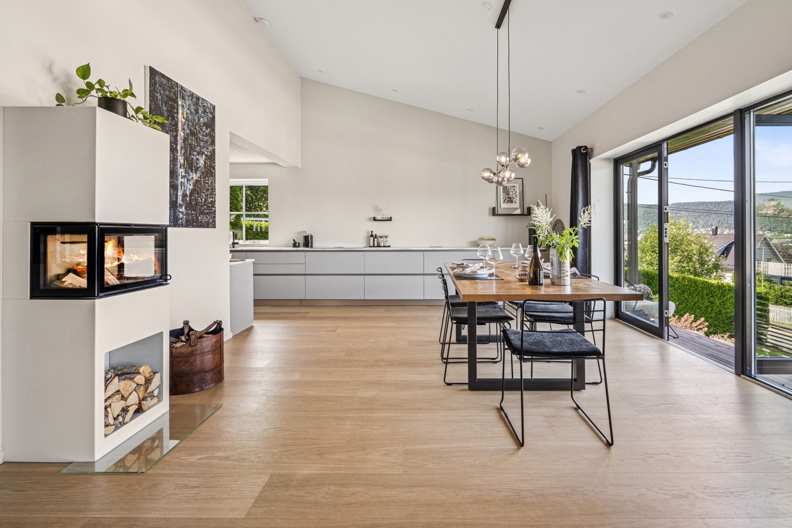 Eiendomsmegler Emilie Fredriksen v/ Meglerhuset & Partners ønsker velkommen til Styrmoes vei 20A! Galleribilde