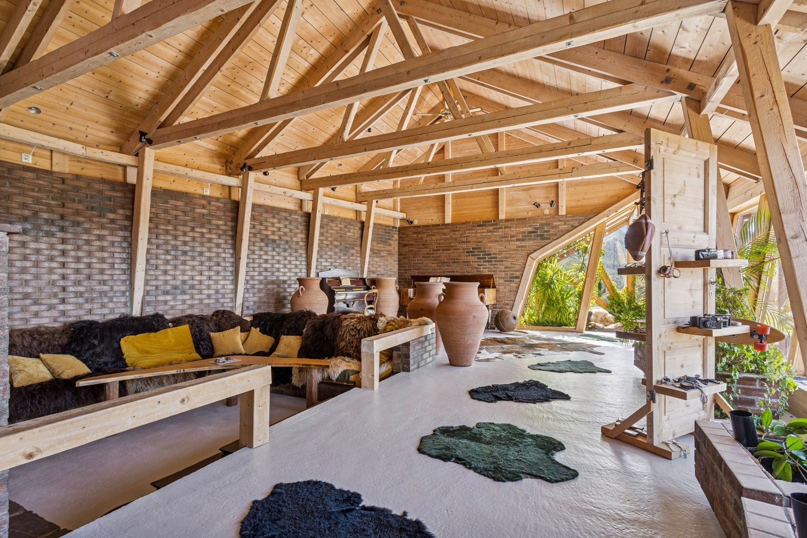 Det er unikt og spektakulært. En grønn oase, et fantastisk samlingspunkt. Denne stuen finnes det ikke maken til. Galleribilde