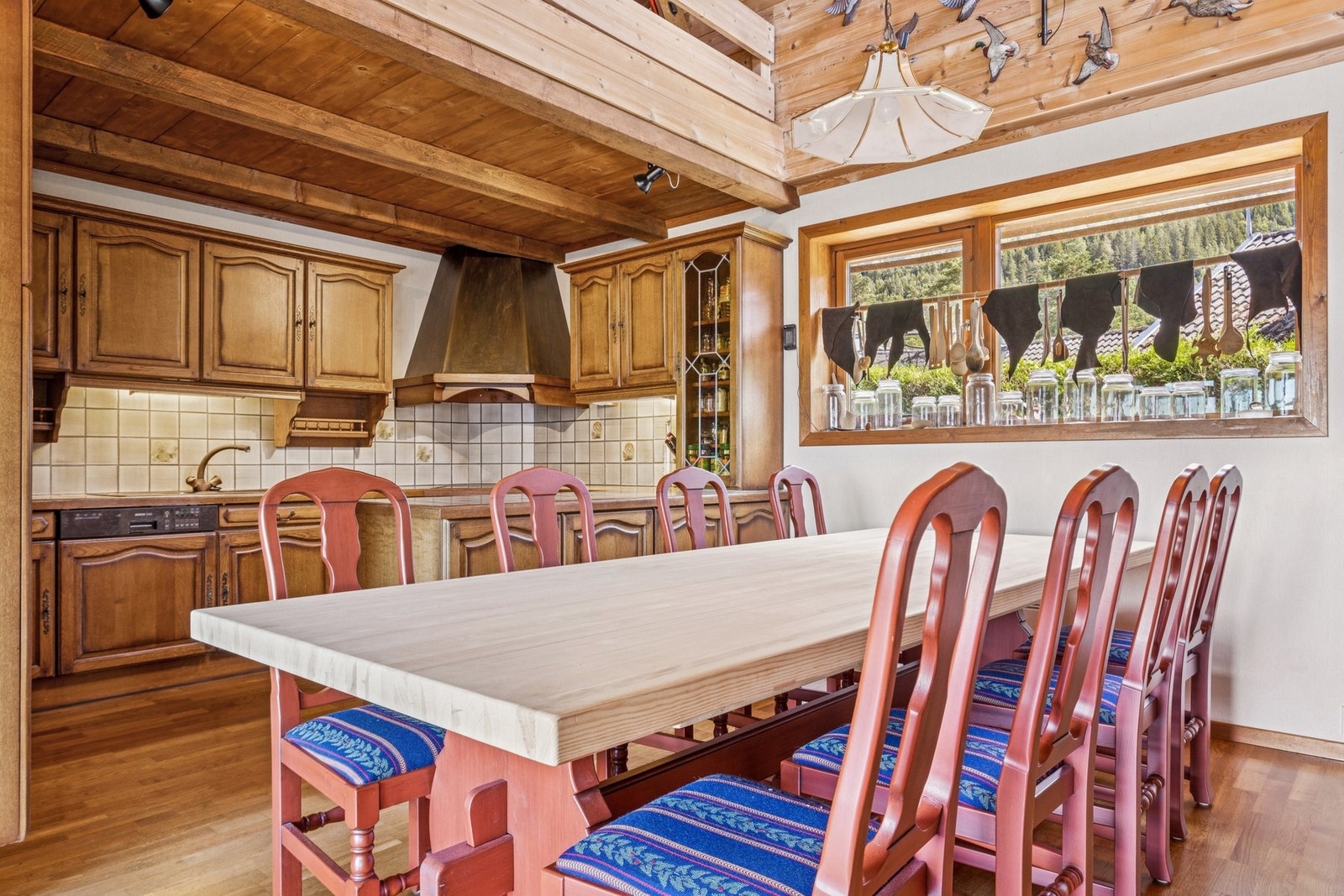 Kjøkken avdelingen har masse plass - så her er mulighetene mange. Galleribilde