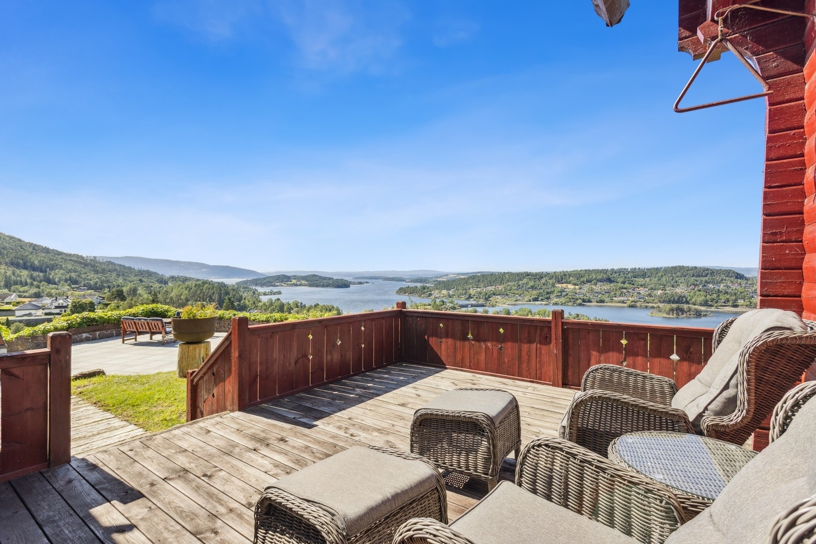 Bedre utsikt kan man ikke få. Dette er en helt spektakulær eiendom som absolutt kan sies å ha det lille ekstra! Galleribilde