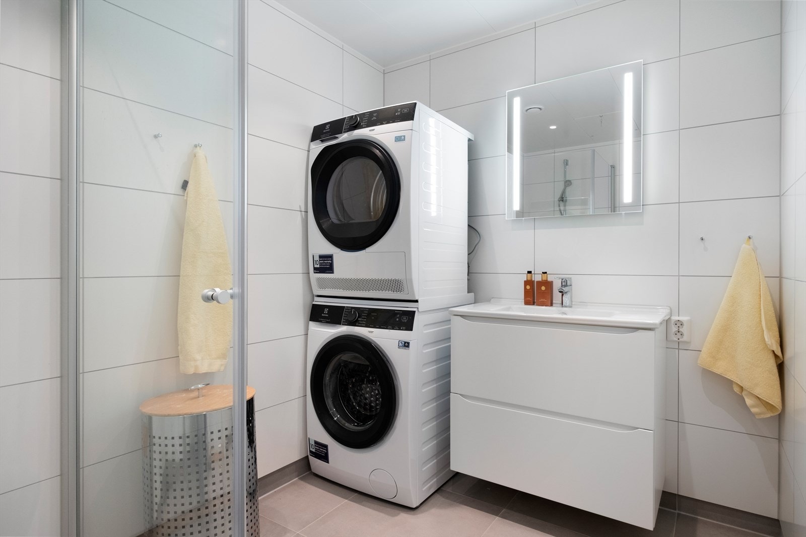 Pent flislagt bad Galleribilde