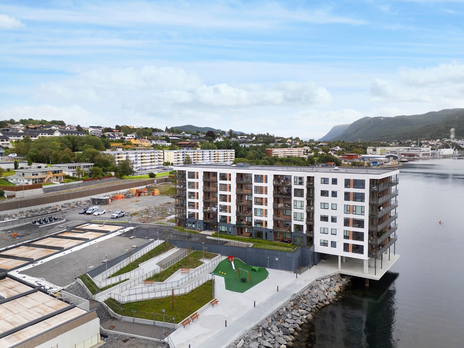 Fine uteområder med både badeplass og mulighet for fiske Galleribilde