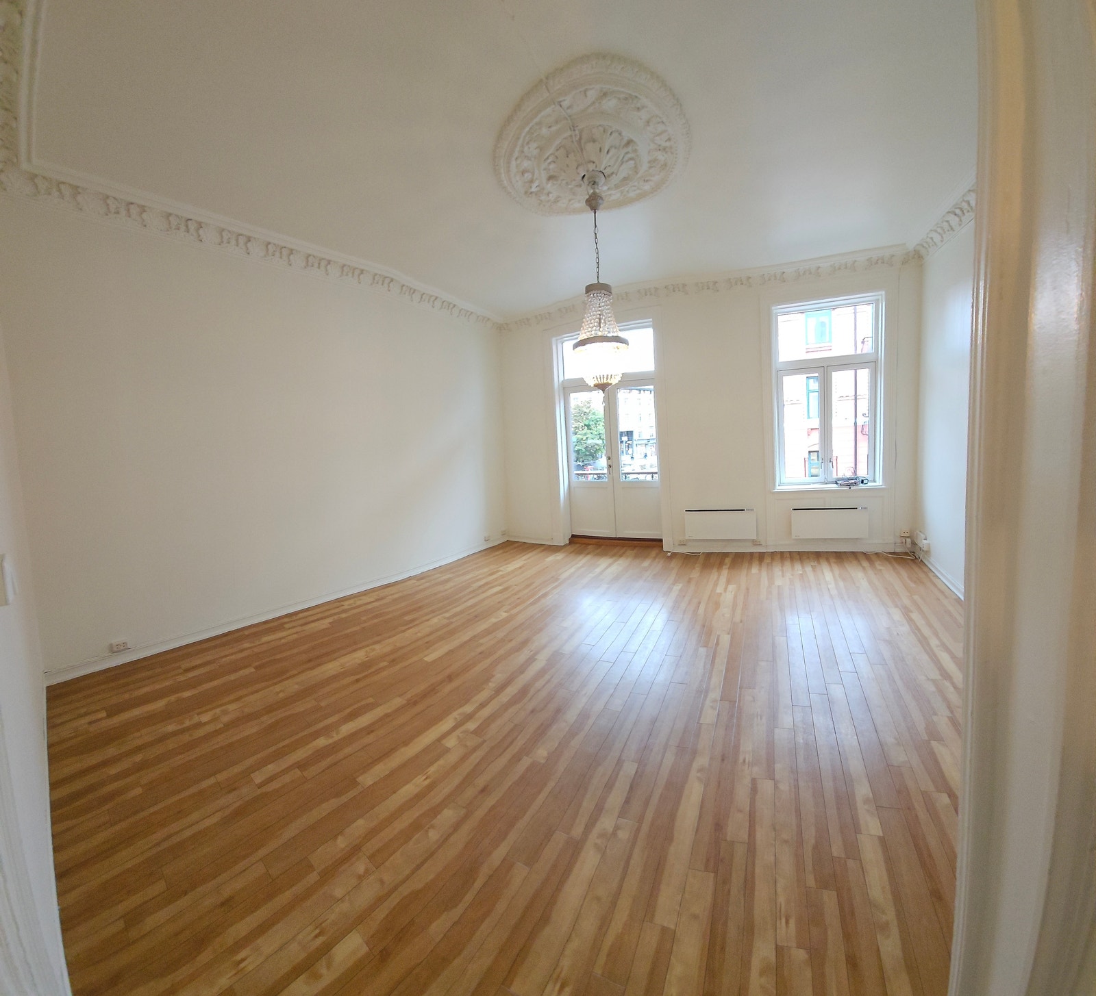 Stue med balkong Galleribilde