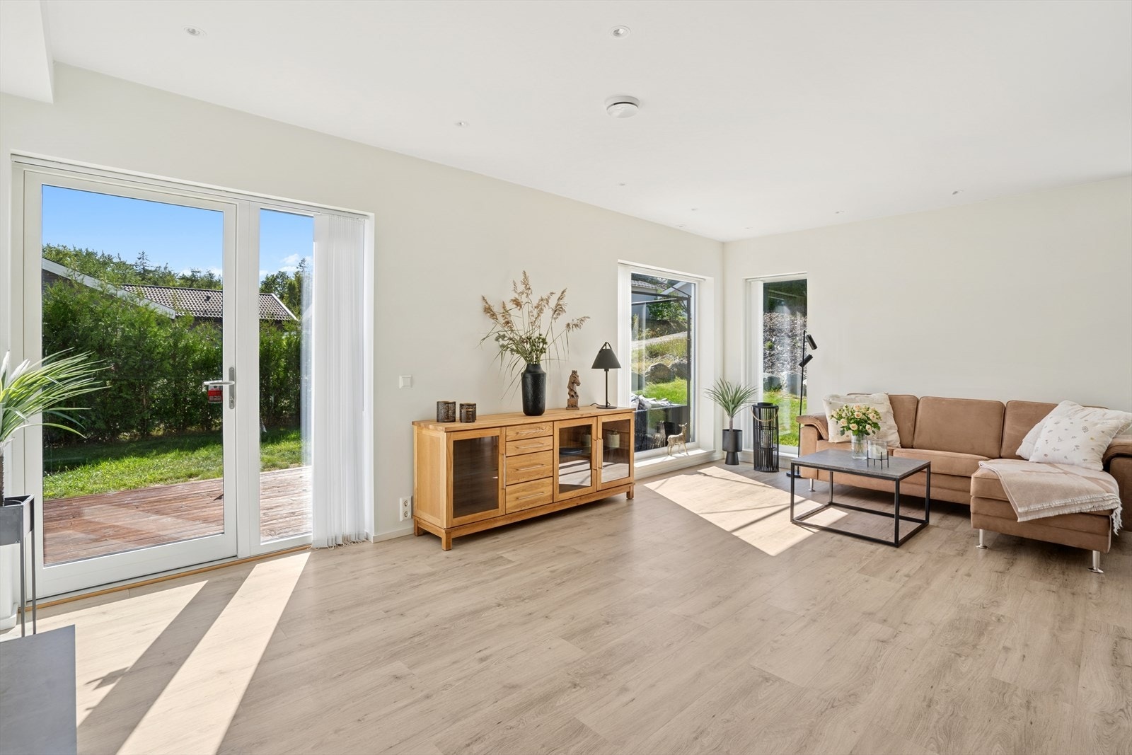 Fra stuen har du tilgang til en sydvendt terrasse. Galleribilde