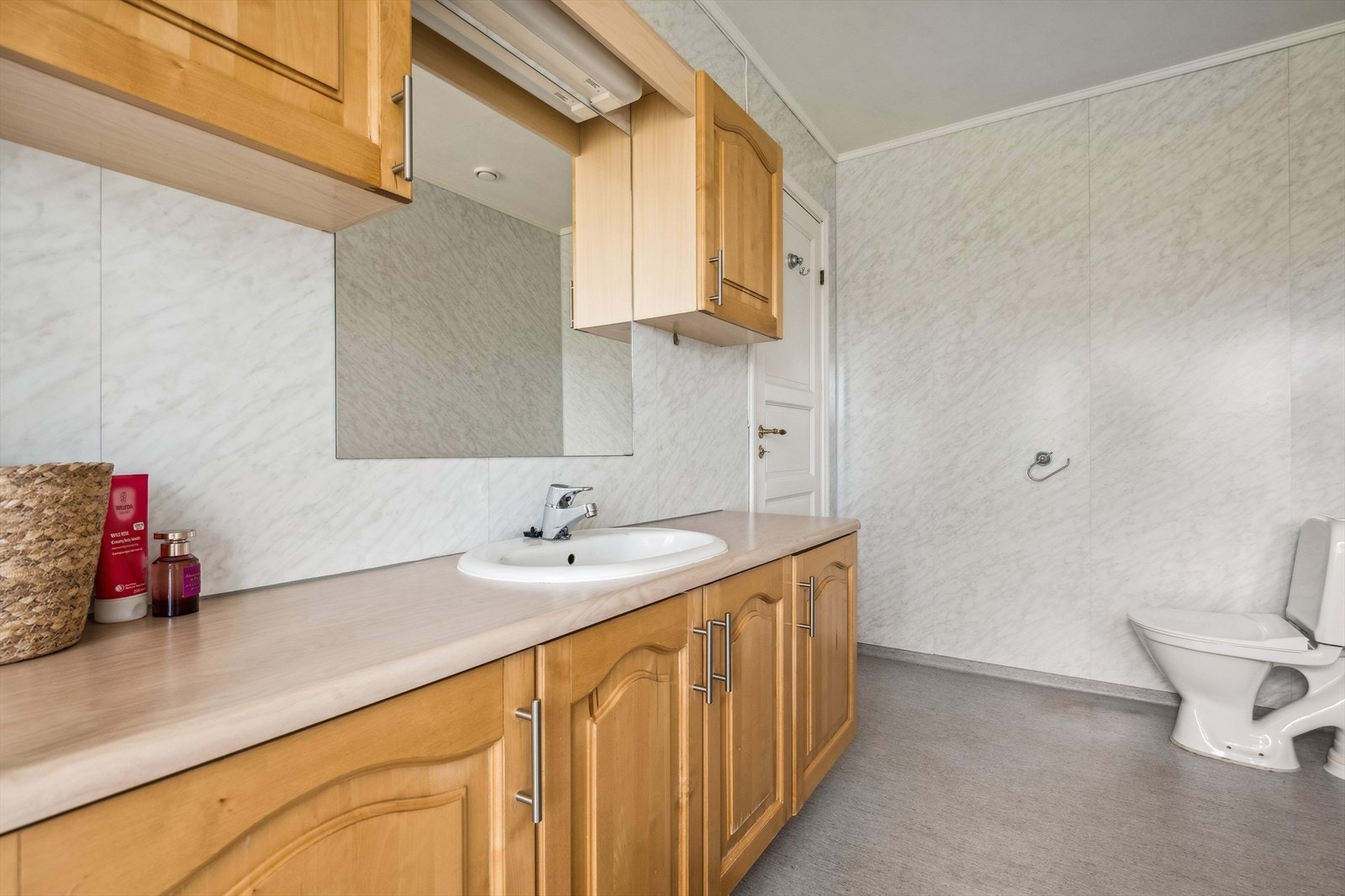 Varme i gulv som sørger for behagelig varme året rundt. Galleribilde